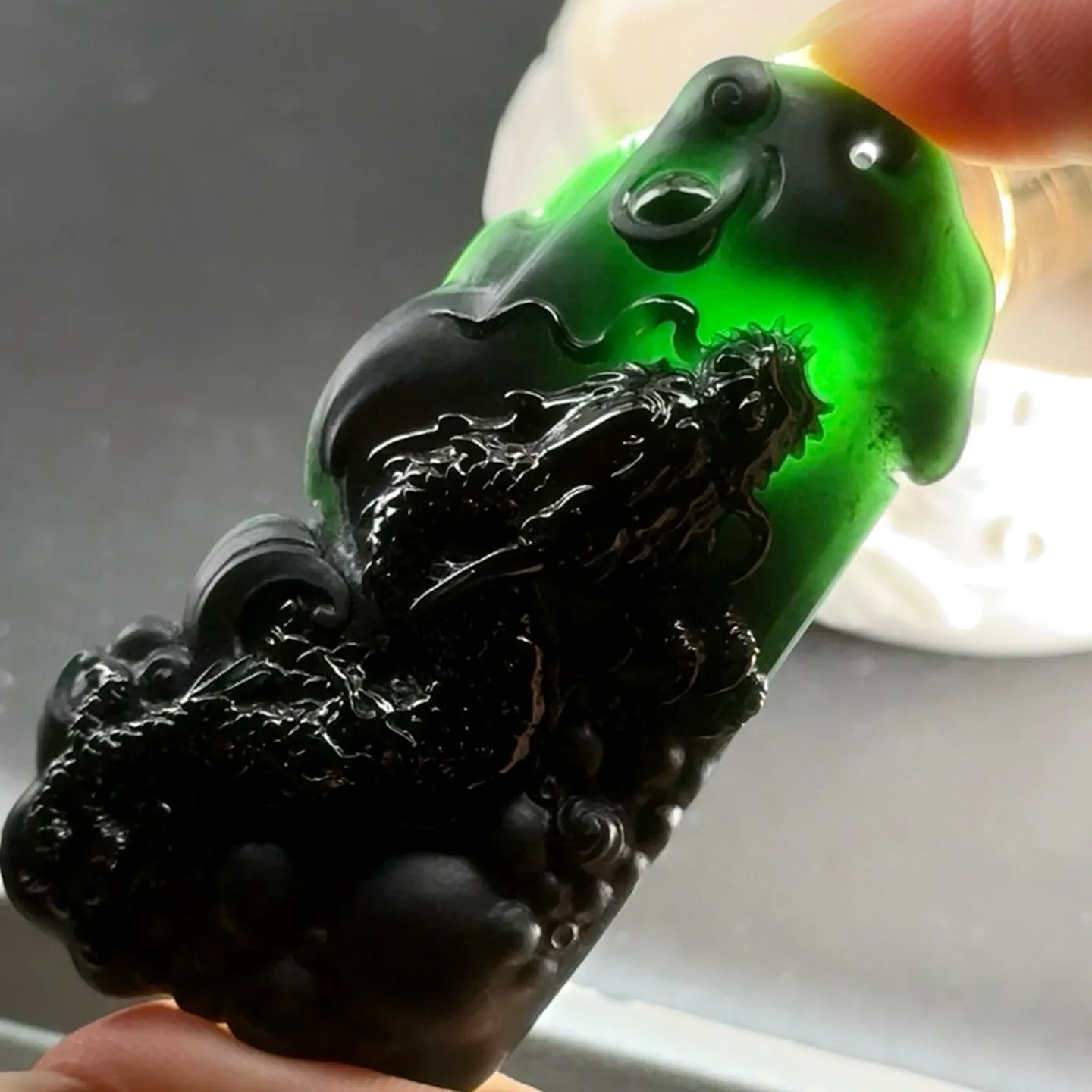 精品手工墨翠龙牌 种好色正 黑度极好 打灯通透 油性十足  尺寸66.5