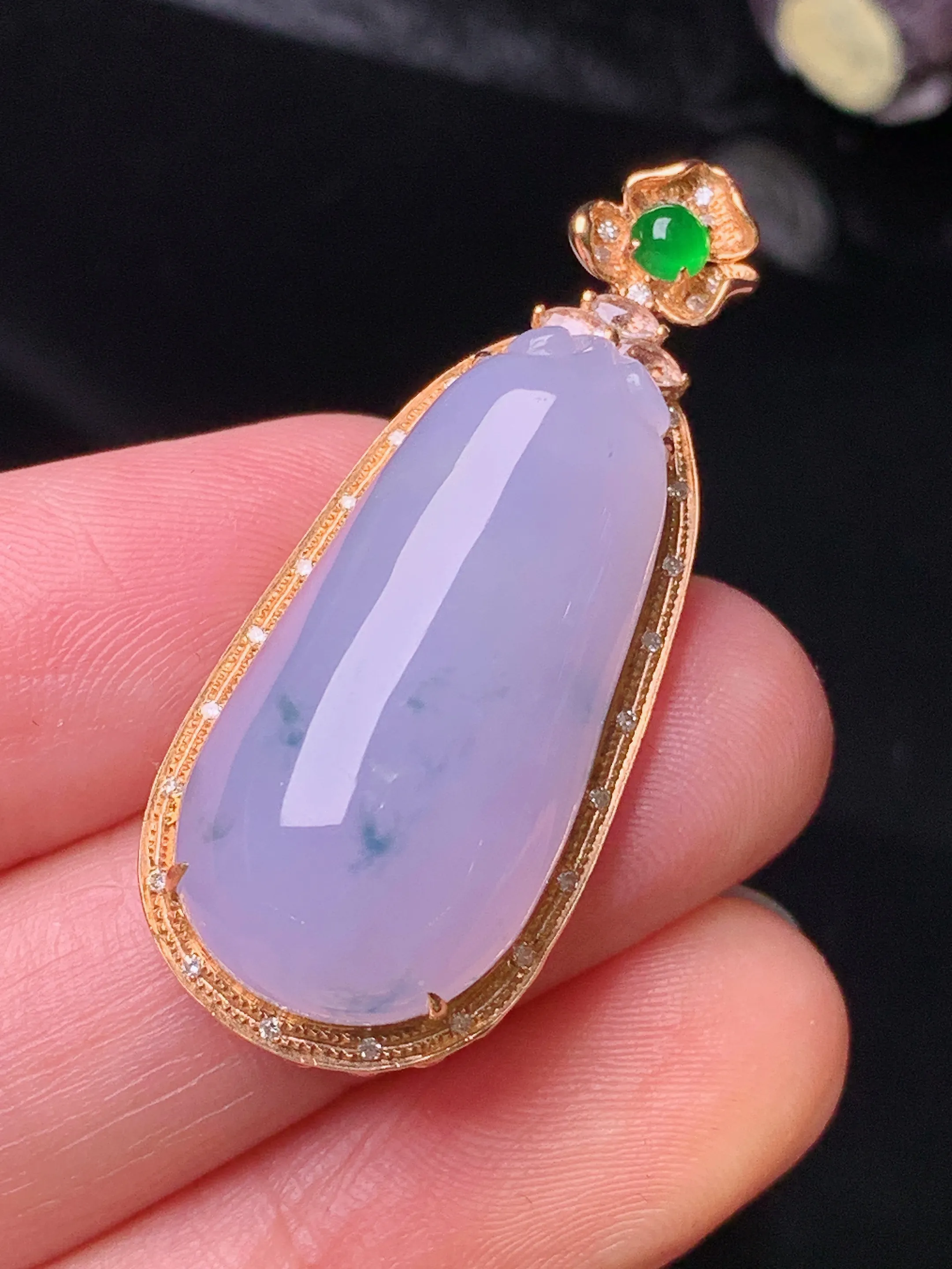 18k金钻镶嵌紫罗兰福瓜吊坠 玉质细腻 色泽清新艳丽 整体尺寸38.3*16.2*9.8