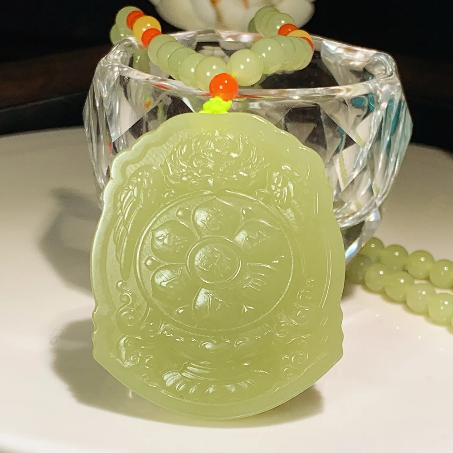 新疆和田玉若羌黄口料不动明王头牌子挂件。尺寸50/42/18重94.8克。内径玉质细腻油润。手推出油。佩戴高端典雅。lt251205