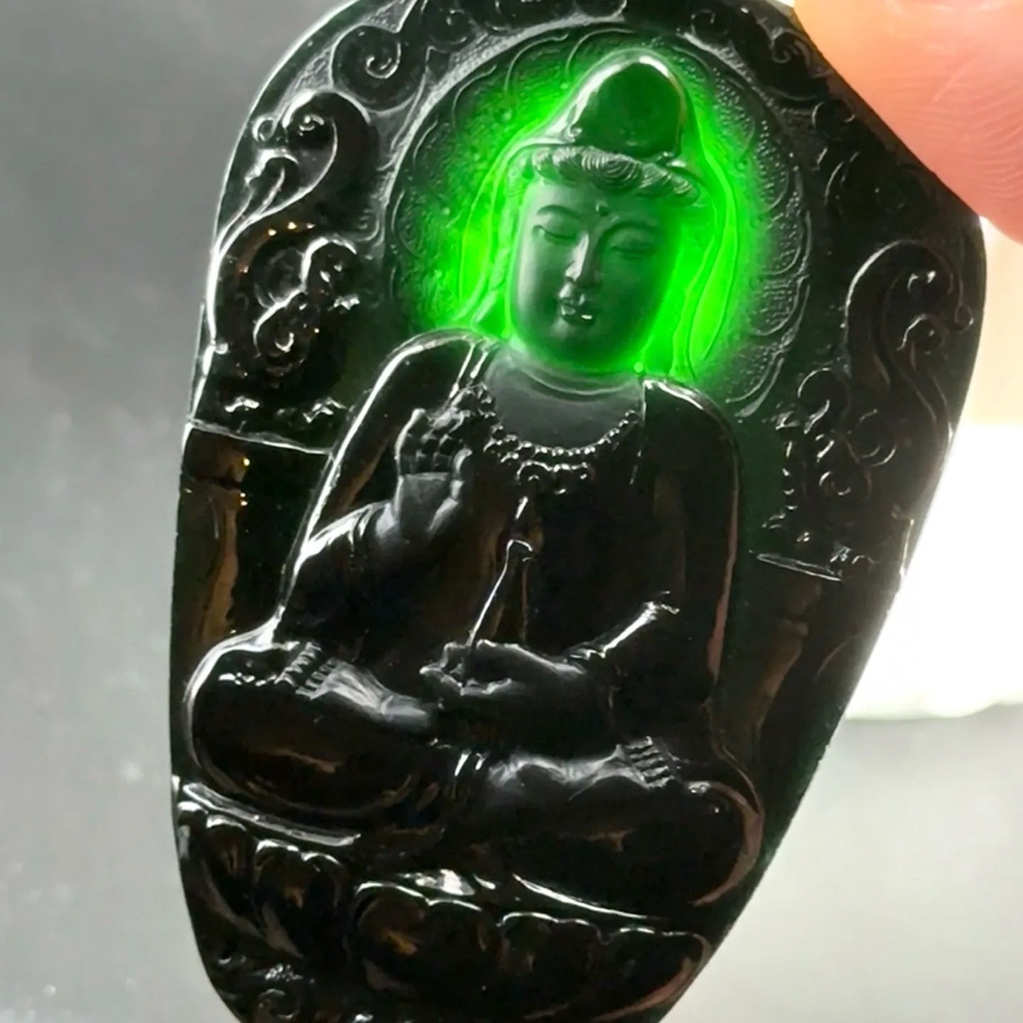 精品墨翠观音 种好色正 黑度极好 打灯通透 油性十足  尺寸61.9