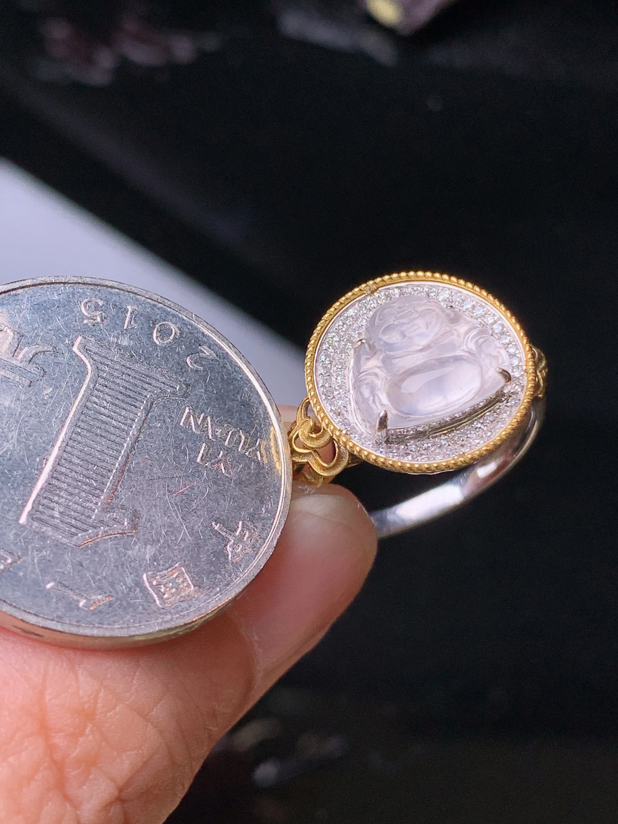 18k金钻镶嵌冰种佛公戒指 玉质细腻 色泽清新艳丽 圈口14 整体尺寸17.3*6.3