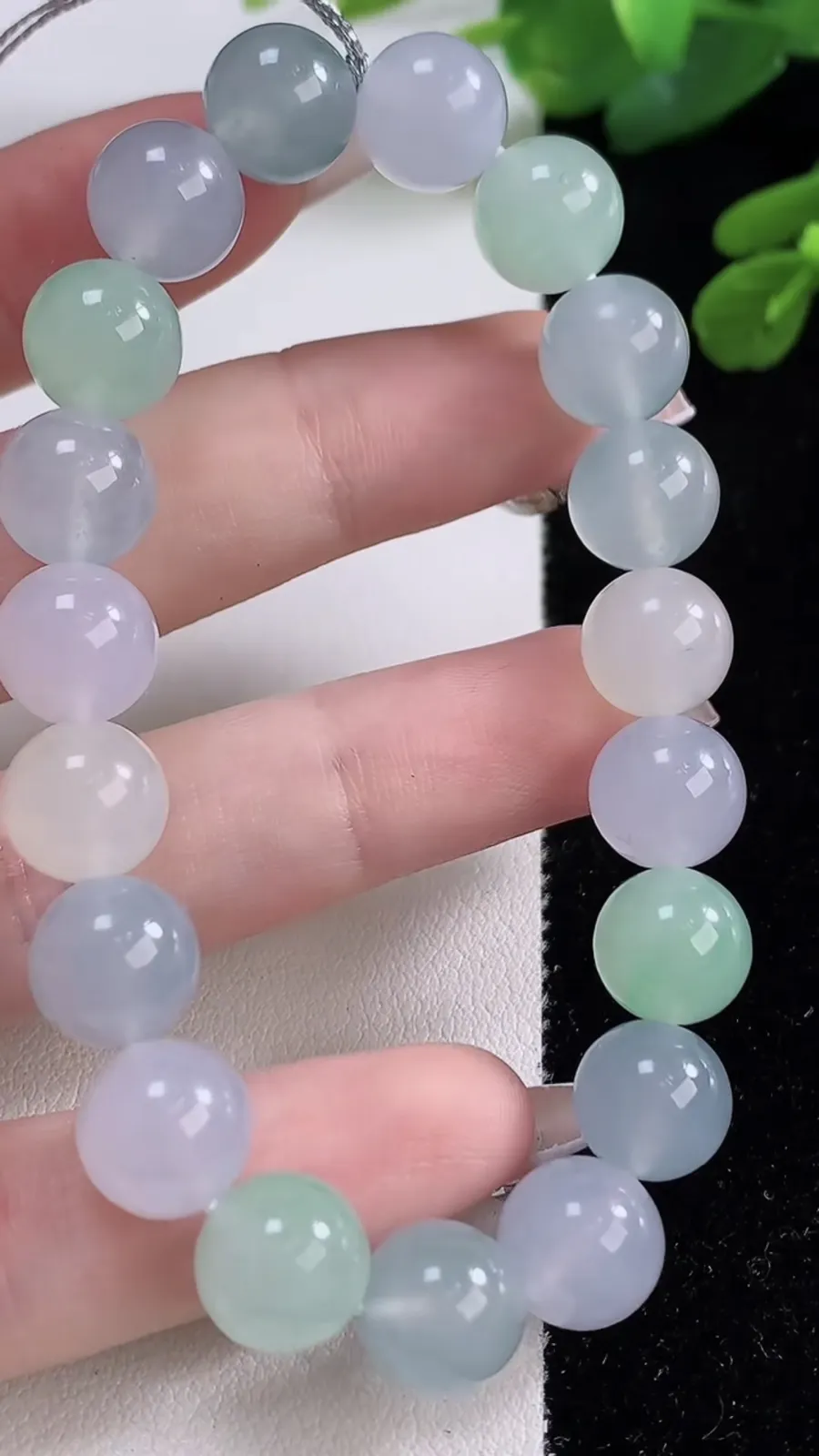 翡翠a货冰种春带彩 圆珠手串，尺寸9.6-19颗，重量:32.85g