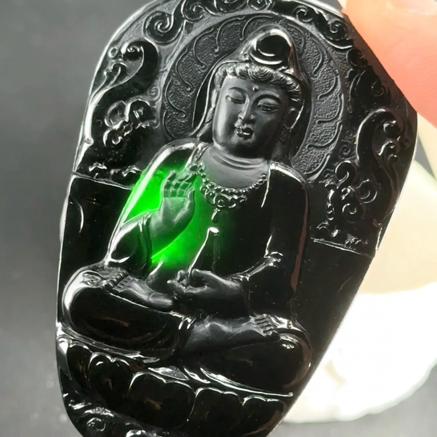 精品墨翠观音 种好色正 黑度极好 打灯通透 油性十足  尺寸61.9