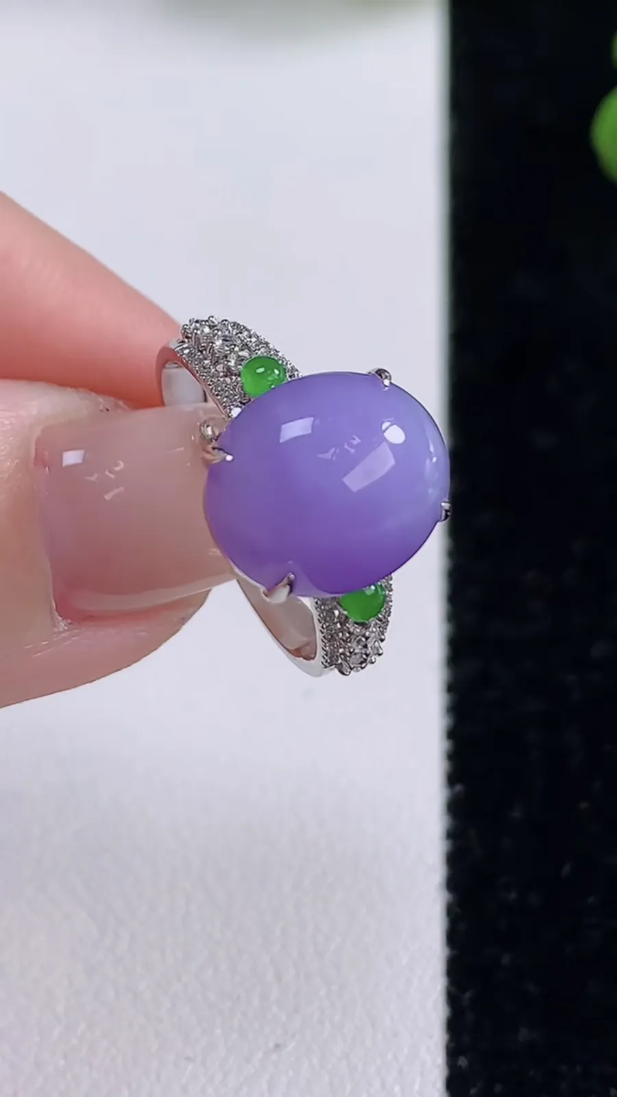 翡翠a货18K金冰种紫罗兰蛋面戒指，尺寸17.6-12.2-10-8，重量:3.70g