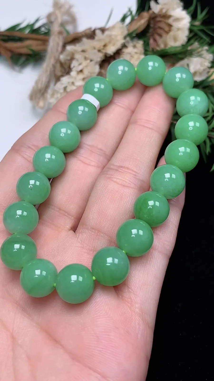 翡翠a货满绿圆珠手串，尺寸10-19颗，重量:33.00g