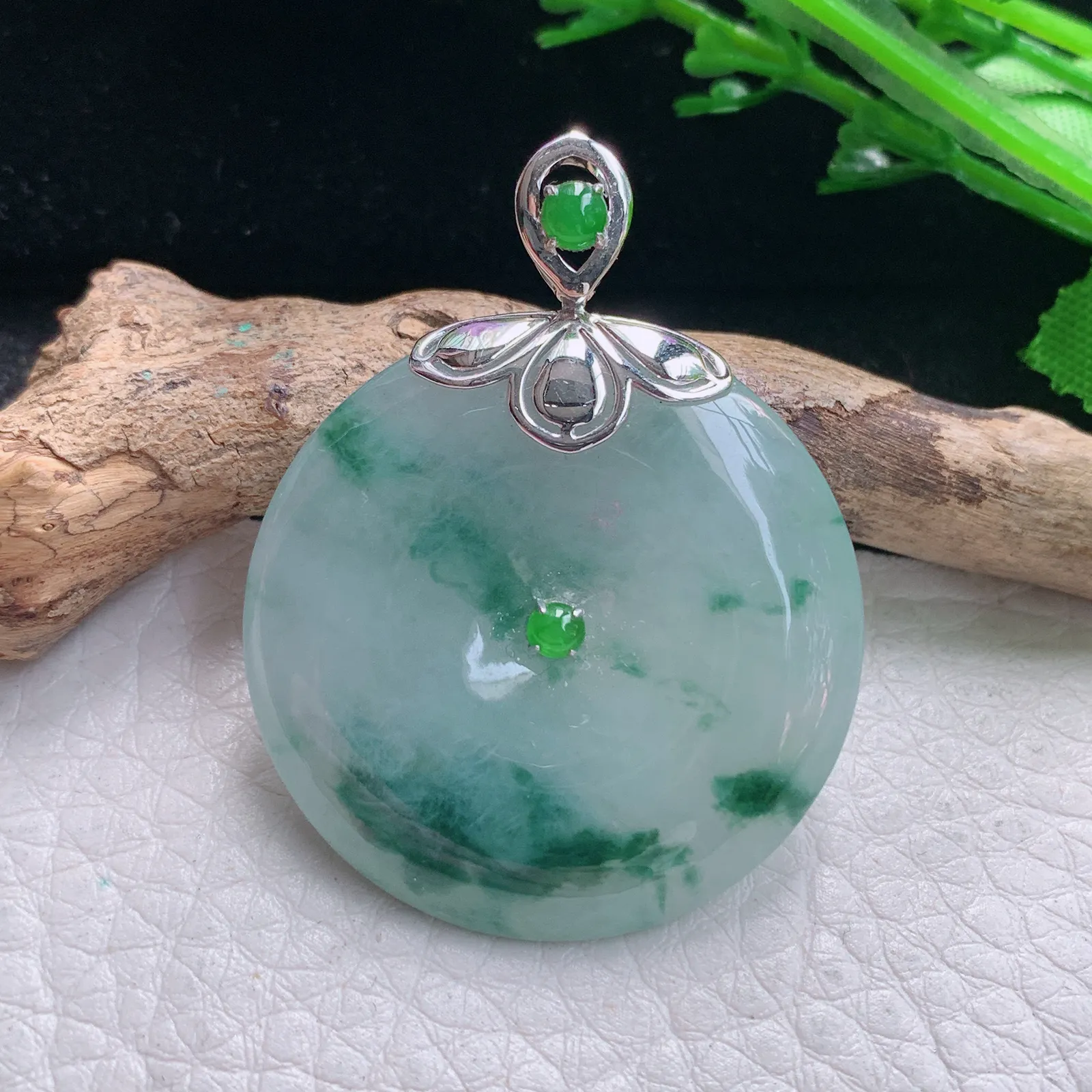 gp实拍42.6*33.2*6缅甸翡翠a货精雕冰飘花平安扣 玉扣玉吊坠 玉挂件