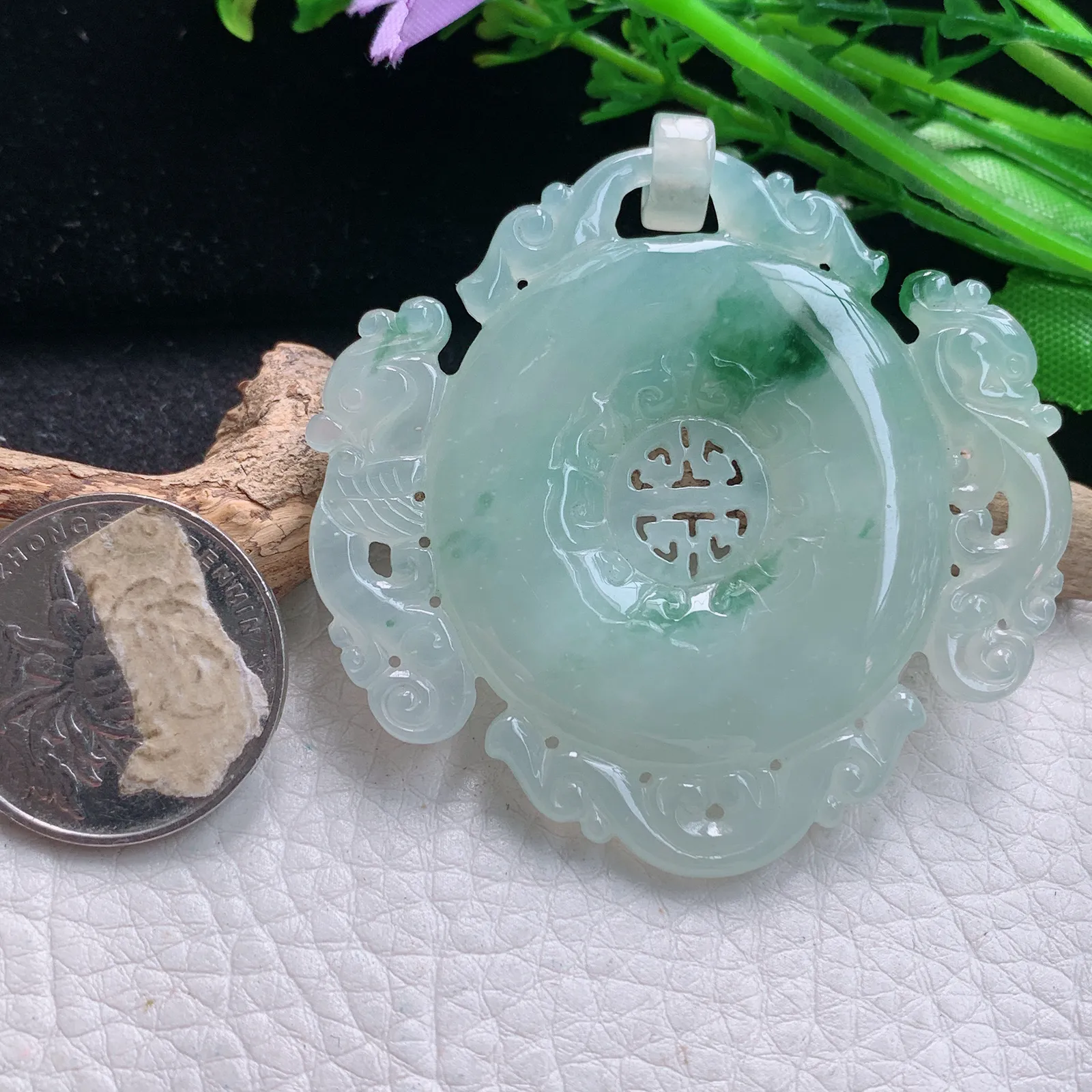 gp实拍53*55.5*6.2翡翠a货精雕缕空雕飘花玉佩玉吊坠 玉挂件