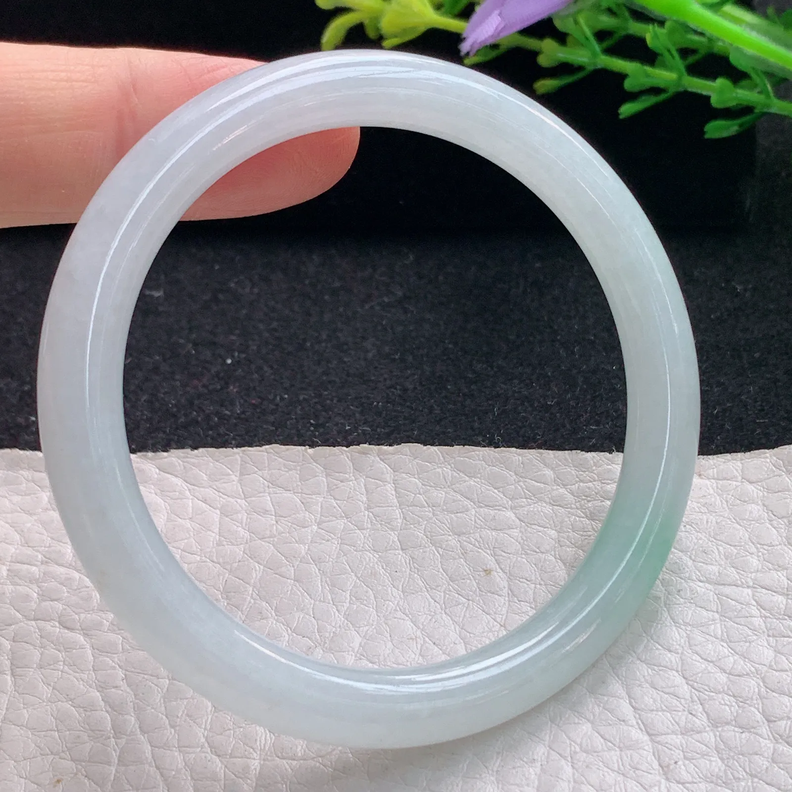 n小圈口51.5*6.8*7.2美人镯 翡翠a货玉手镯飘绿圆条珠宝玉手环