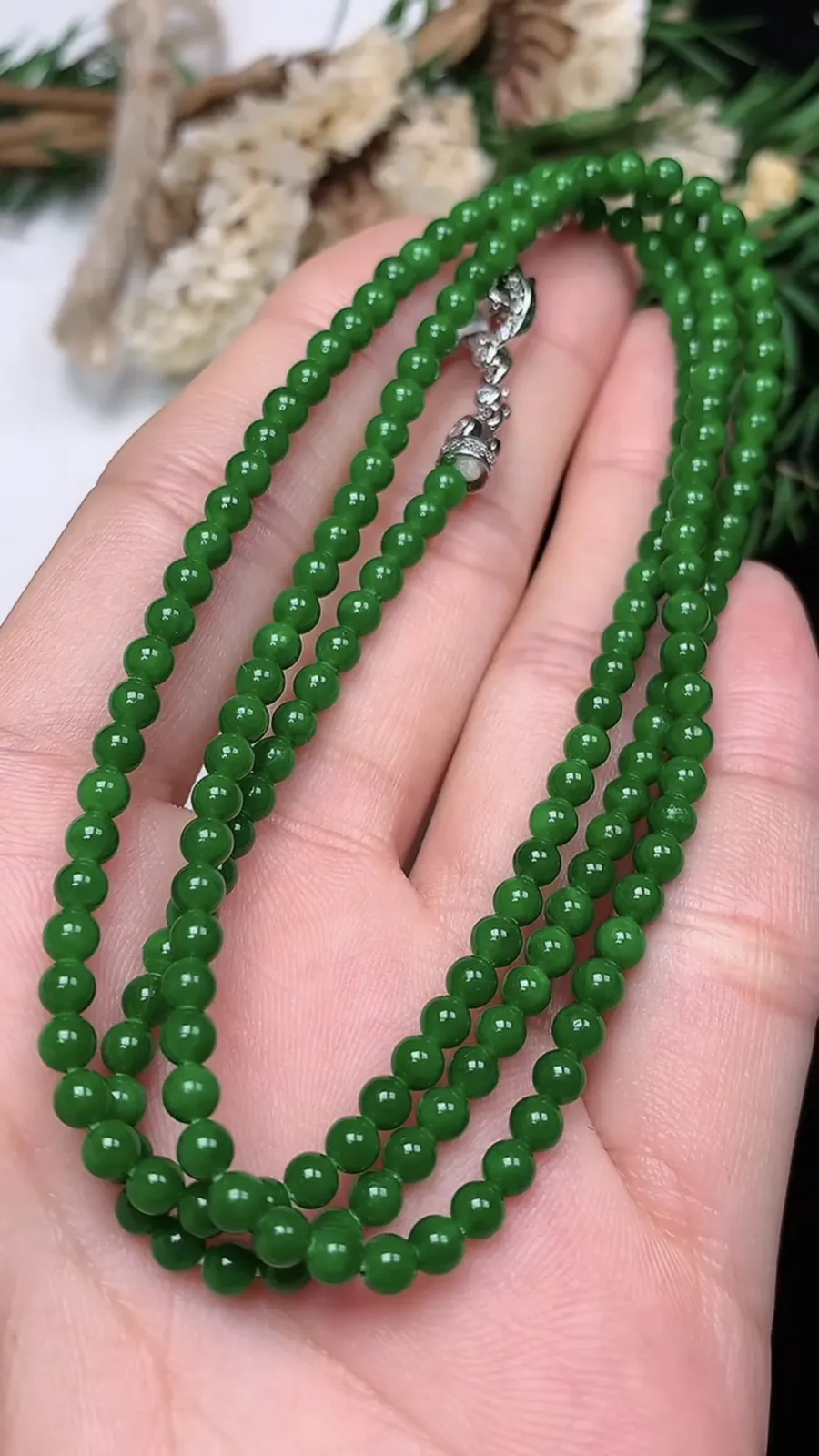 翡翠a货满绿小米珠项链，尺寸3.3-181颗，重量:13.02g