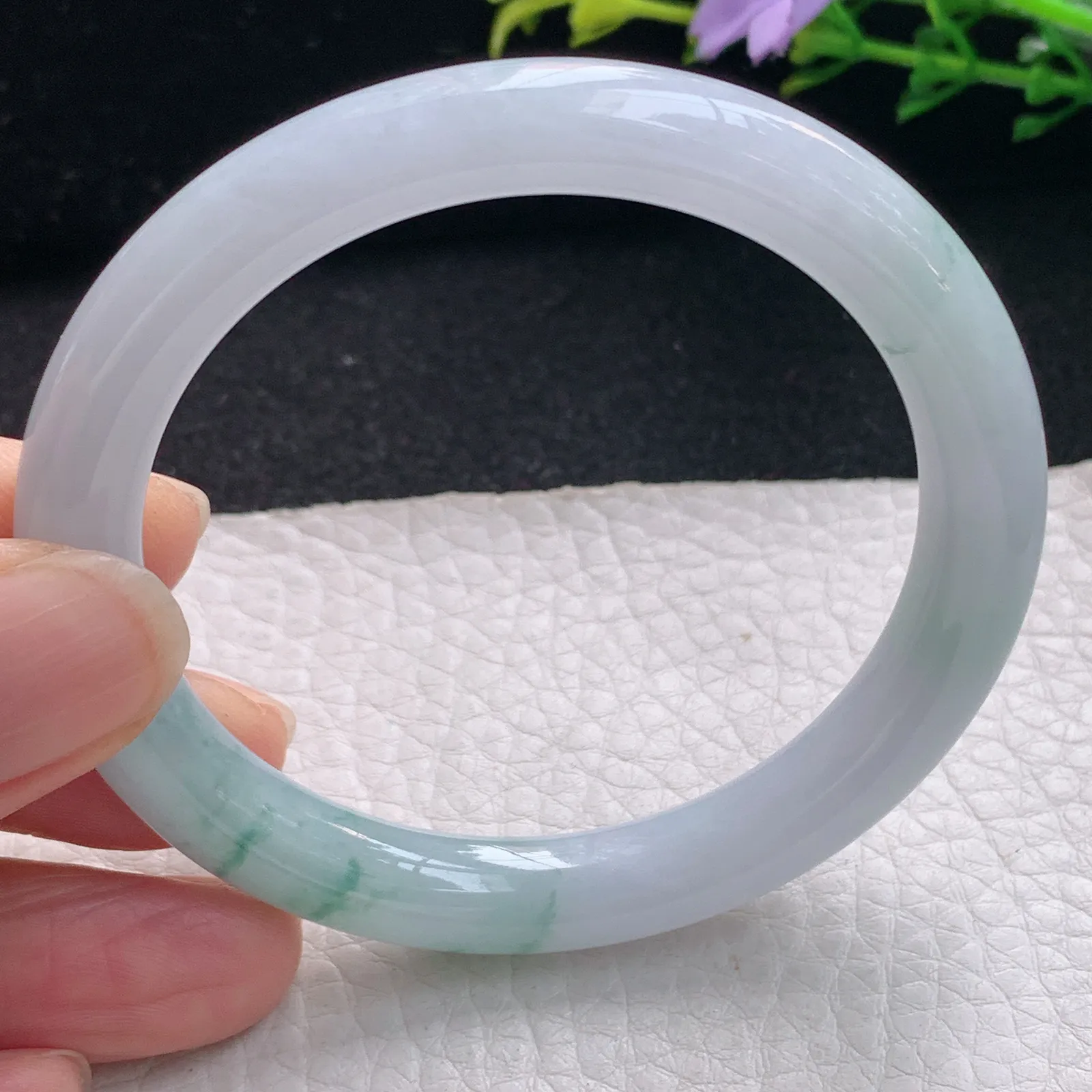 mq自然光53*8.4*8.2美人镯 天然缅甸翡翠冰飘花圆条珠宝玉手镯 叮当镯