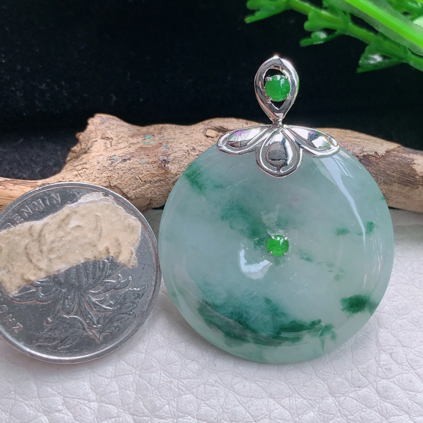 gp实拍42.6*33.2*6缅甸翡翠a货精雕冰飘花平安扣 玉扣玉吊坠 玉挂件