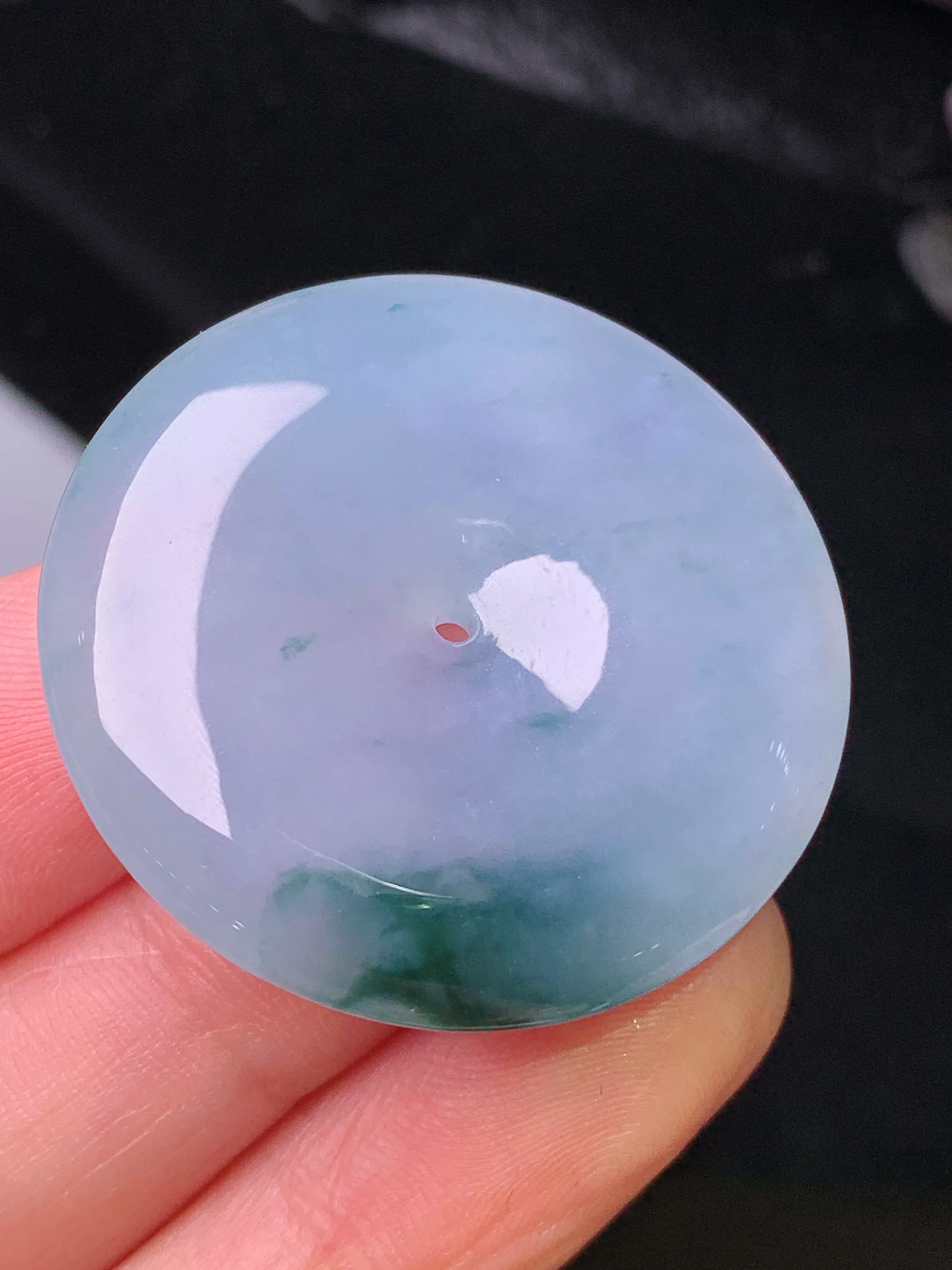 飘绿平安扣吊坠 玉质细腻 色泽清新艳丽 整体尺寸33.2*6.3