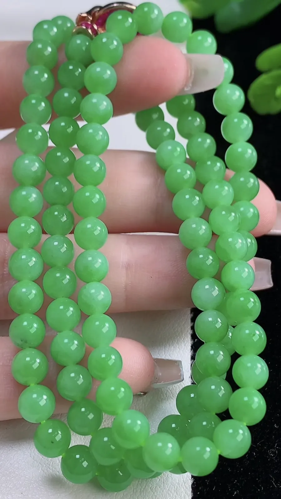 翡翠a货冰种满绿圆珠项链，尺寸6-96颗，重量:36.11g