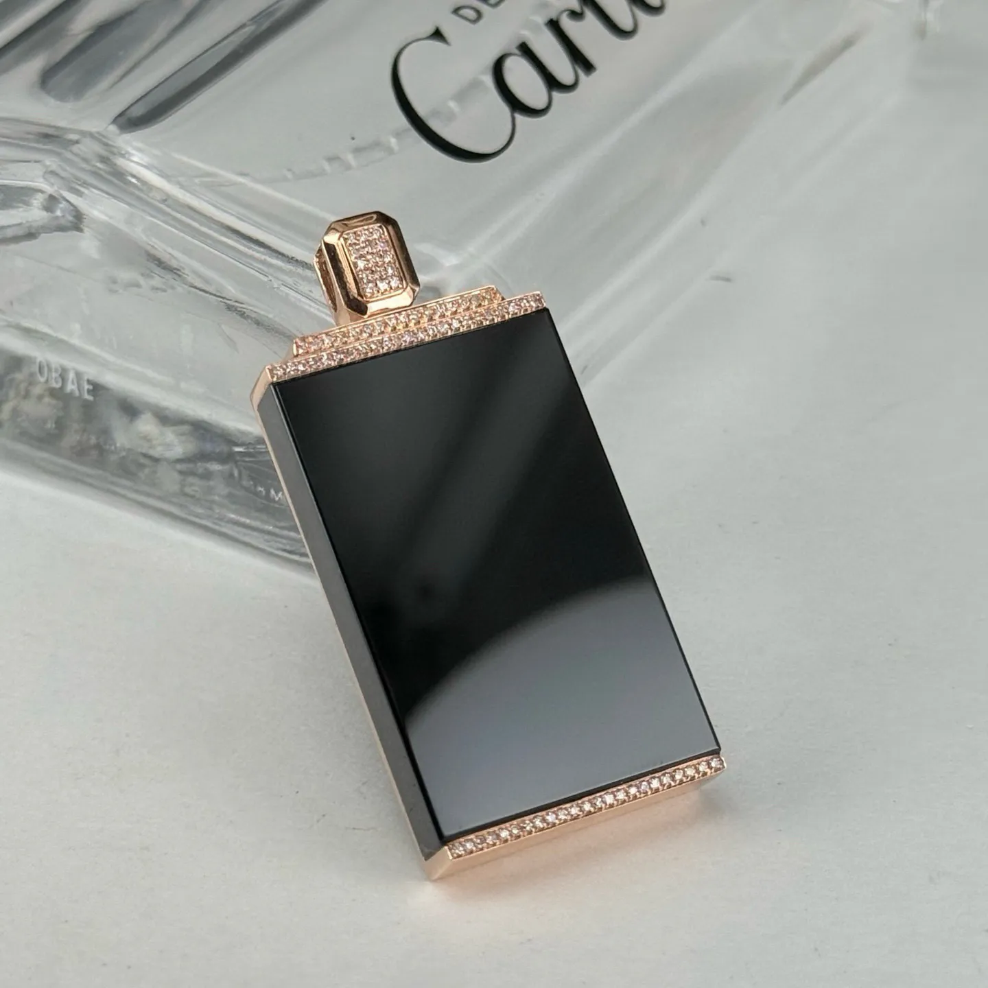 精品18k墨翠无事牌 种好色正 黑度极好 打灯通透 油性十足  尺寸42.1