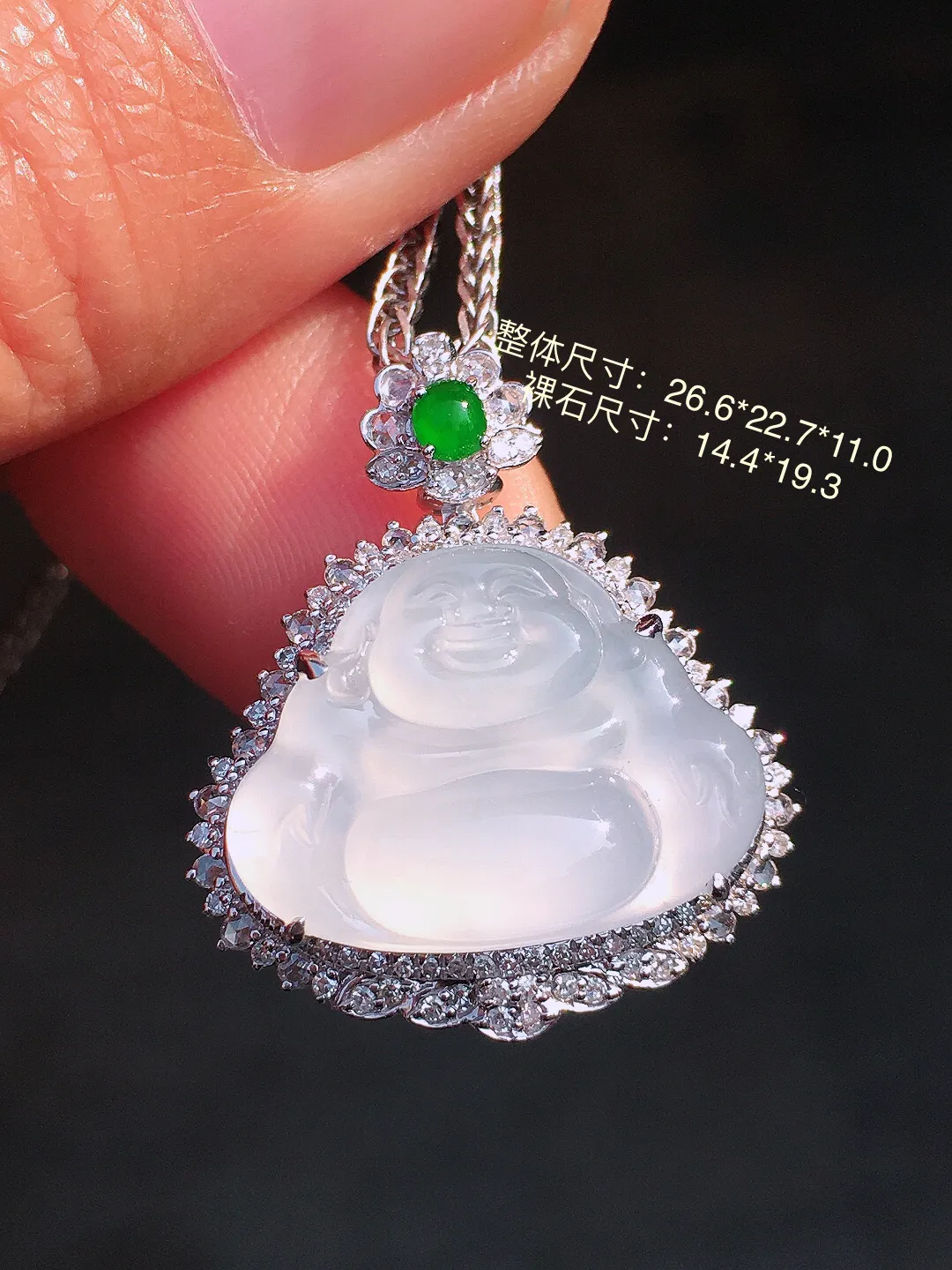 冰种佛公吊坠，玉质细腻，荧光感超
强，饱满圆润，尽显优雅气质，18k
金豪华镶嵌
