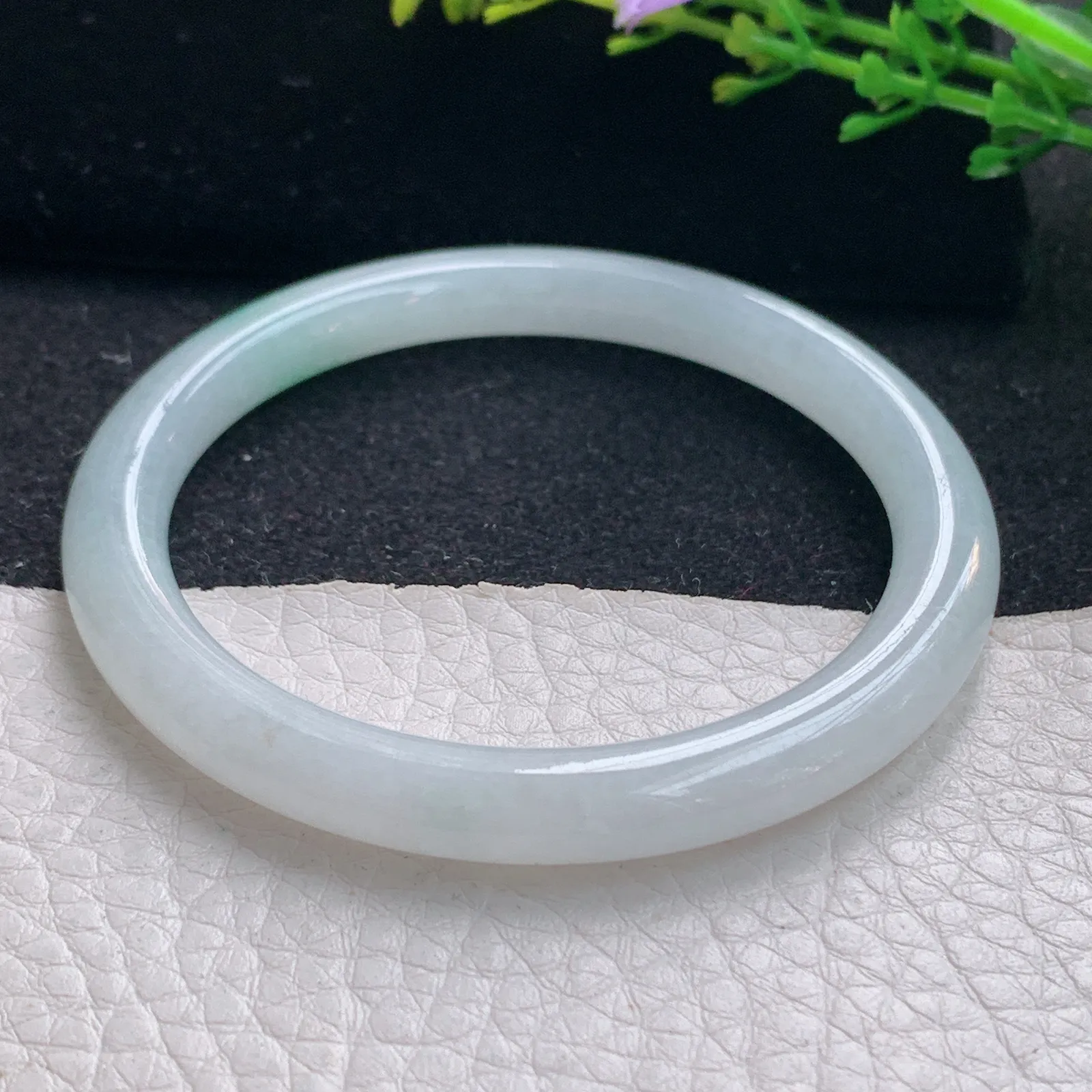 n小圈口51.5*6.8*7.2美人镯 翡翠a货玉手镯飘绿圆条珠宝玉手环