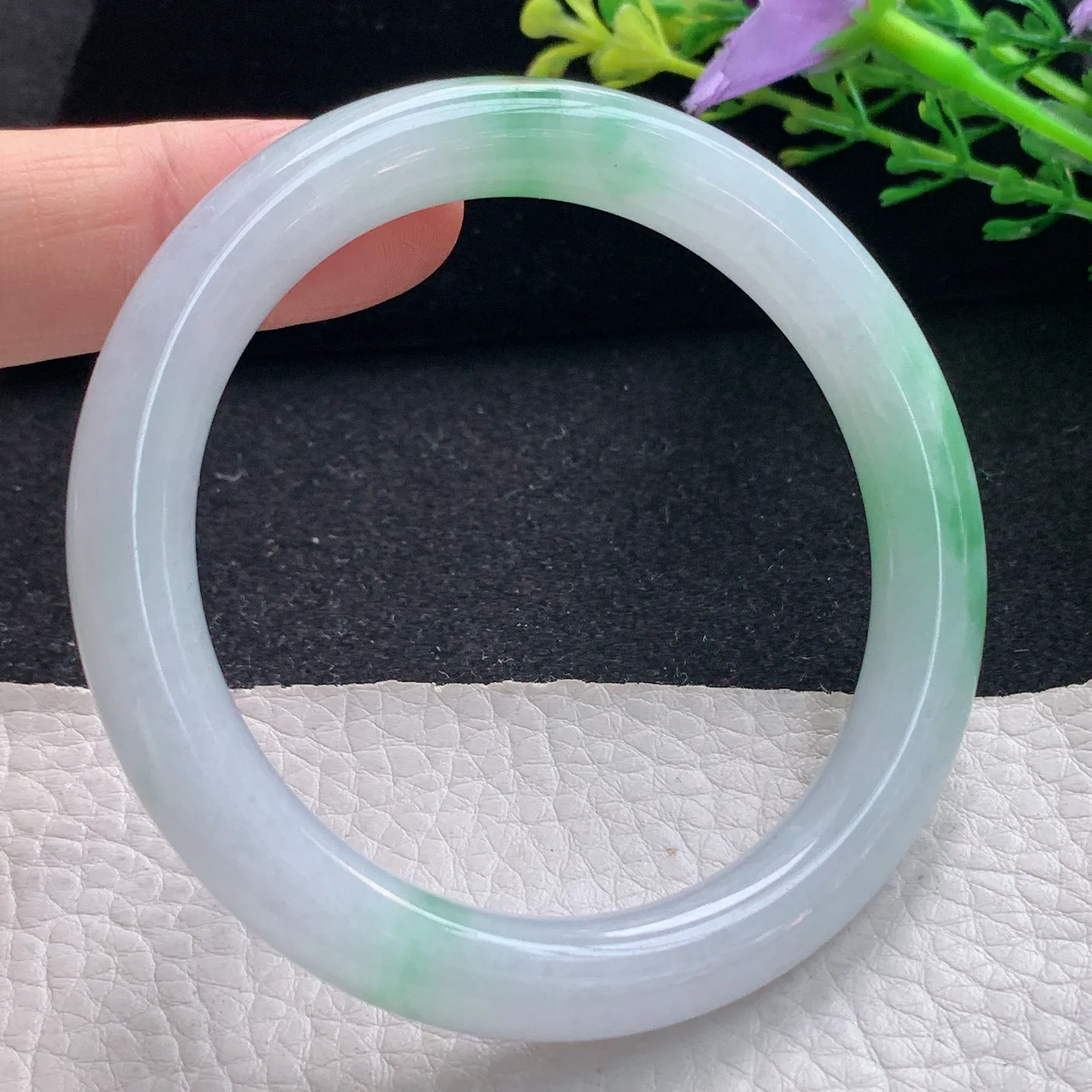 ss自然光54.5*9*8.8美人镯 翡翠a货玉手镯飘绿圆条珠宝玉手环