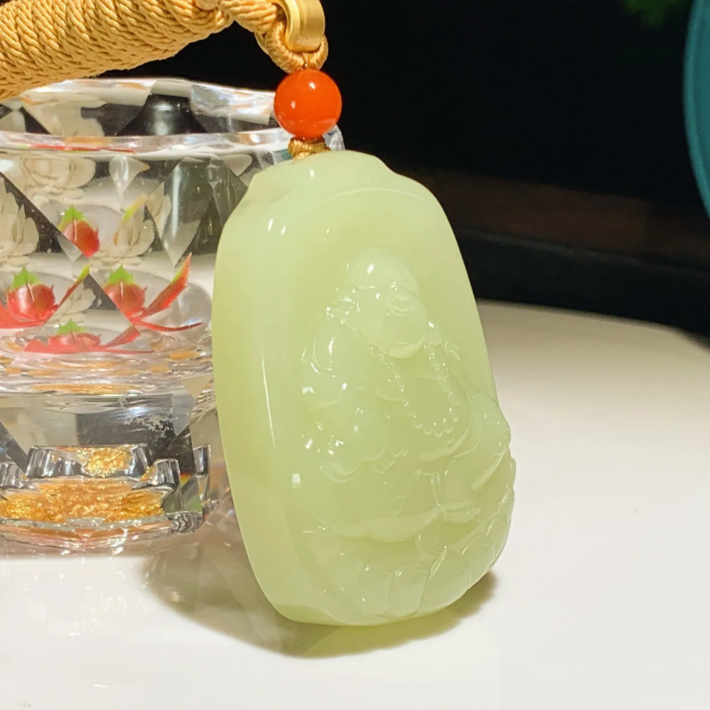 新疆和田玉若羌黄口料佛引福来牌子挂件。尺寸49/37/13重53克。内径玉质细腻油润。手推出油。佩戴高端典雅。lt251205