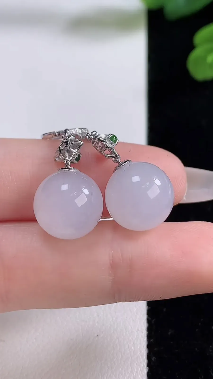 翡翠a货18K金冰种白冰圆珠耳坠，尺寸12.5，重量:9.08g