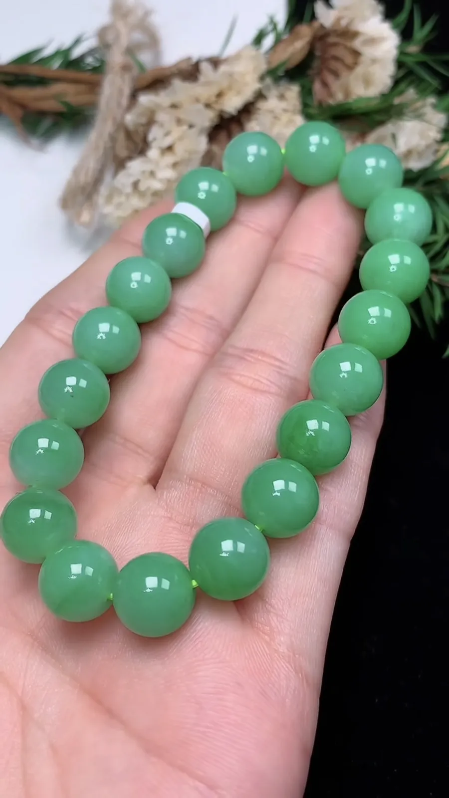 翡翠a货满绿圆珠手串，尺寸10-19颗，重量:33.00g