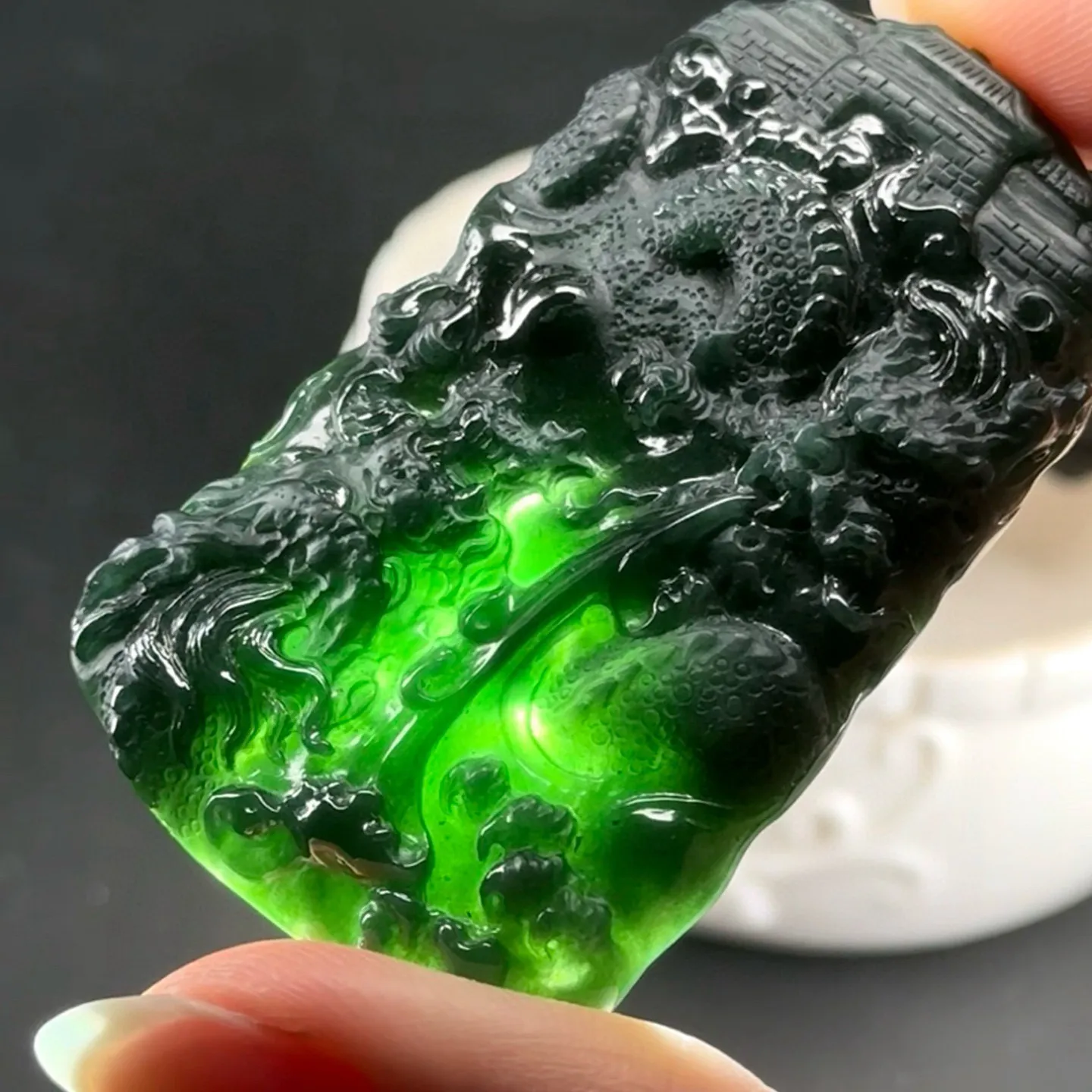 精品墨翠龙牌 种好色正 黑度足 打灯通透 尺寸54.9