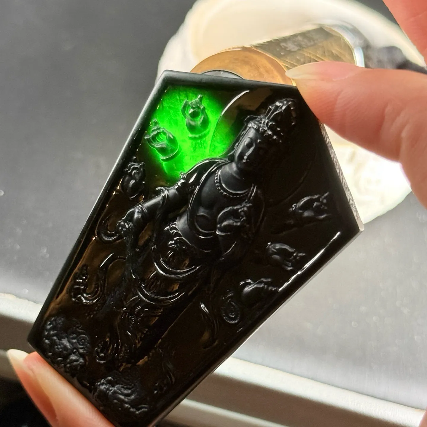 精品墨翠千手观音 打灯通透 油性十足 打灯通透 黑度极好 尺寸65.5