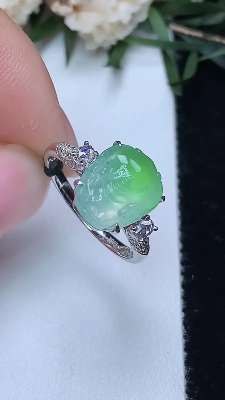 翡翠a货18k金冰种飘阳绿貔貅戒指，尺寸17.3-11.2-9.3，重量:3.00g