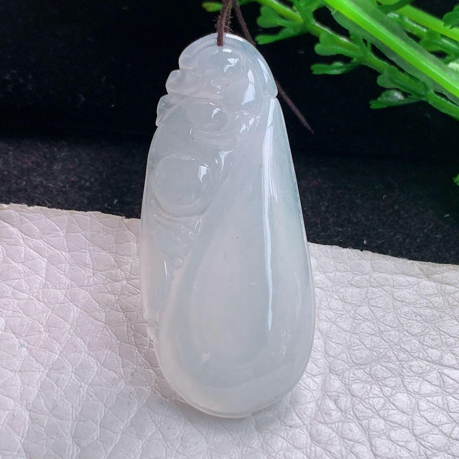 gp实拍48.8*21.5*6缅甸翡翠a货精雕白月光福瓜玉吊坠 玉挂件