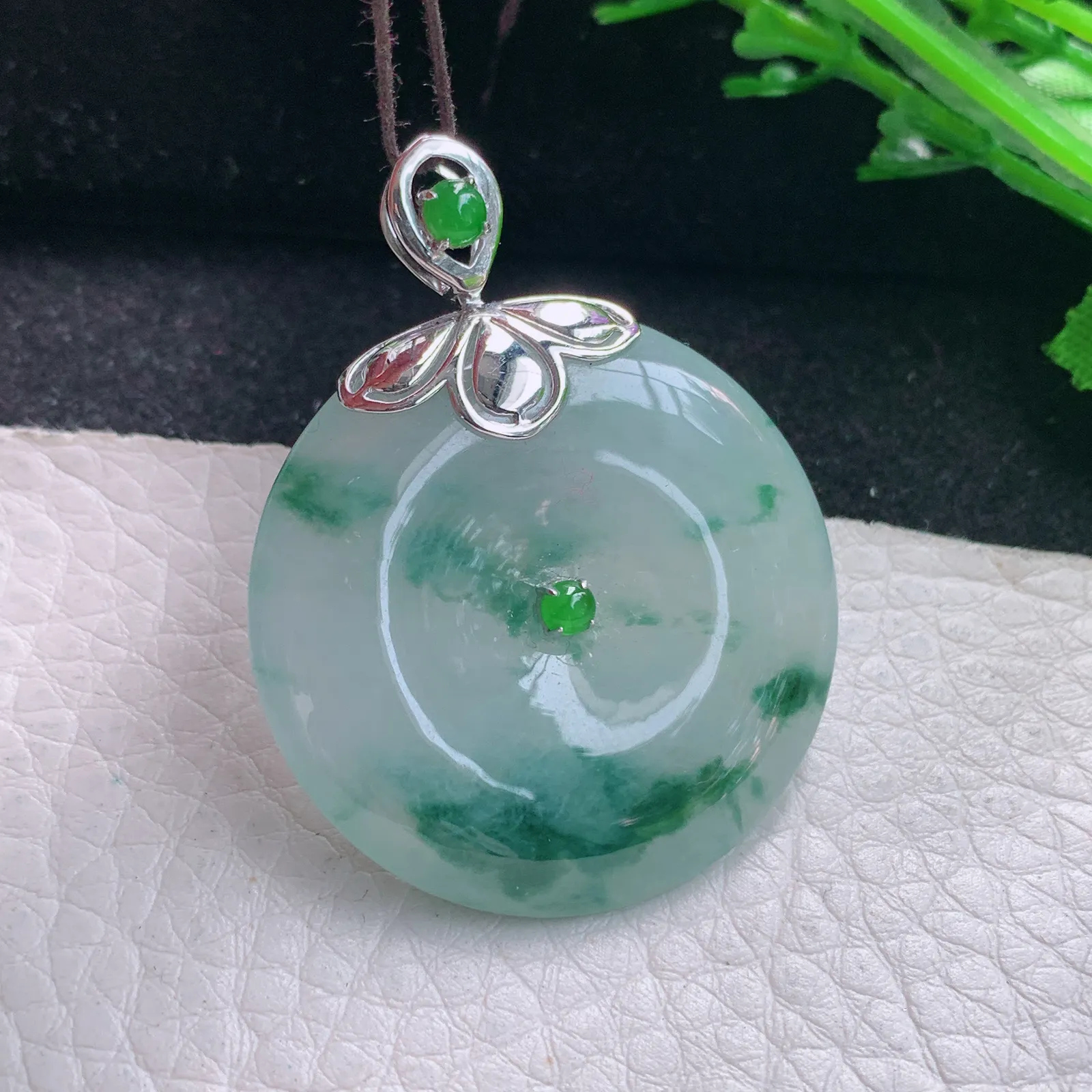 gp实拍42.6*33.2*6缅甸翡翠a货精雕冰飘花平安扣 玉扣玉吊坠 玉挂件