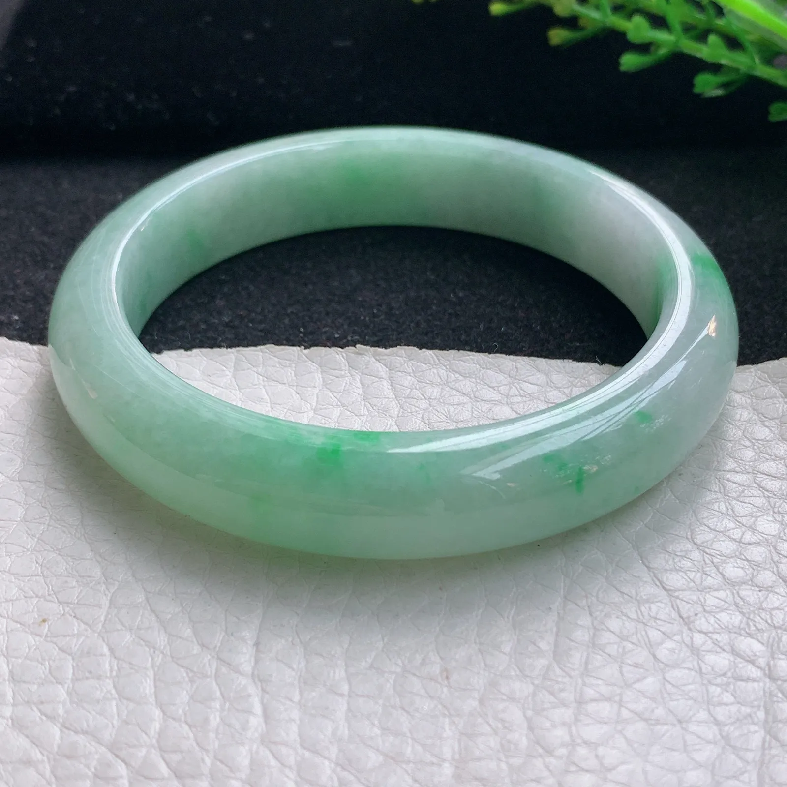 jm自然光58*12.5*8.5平安镯 翡翠a货玉手镯飘绿花宽边珠宝玉手环