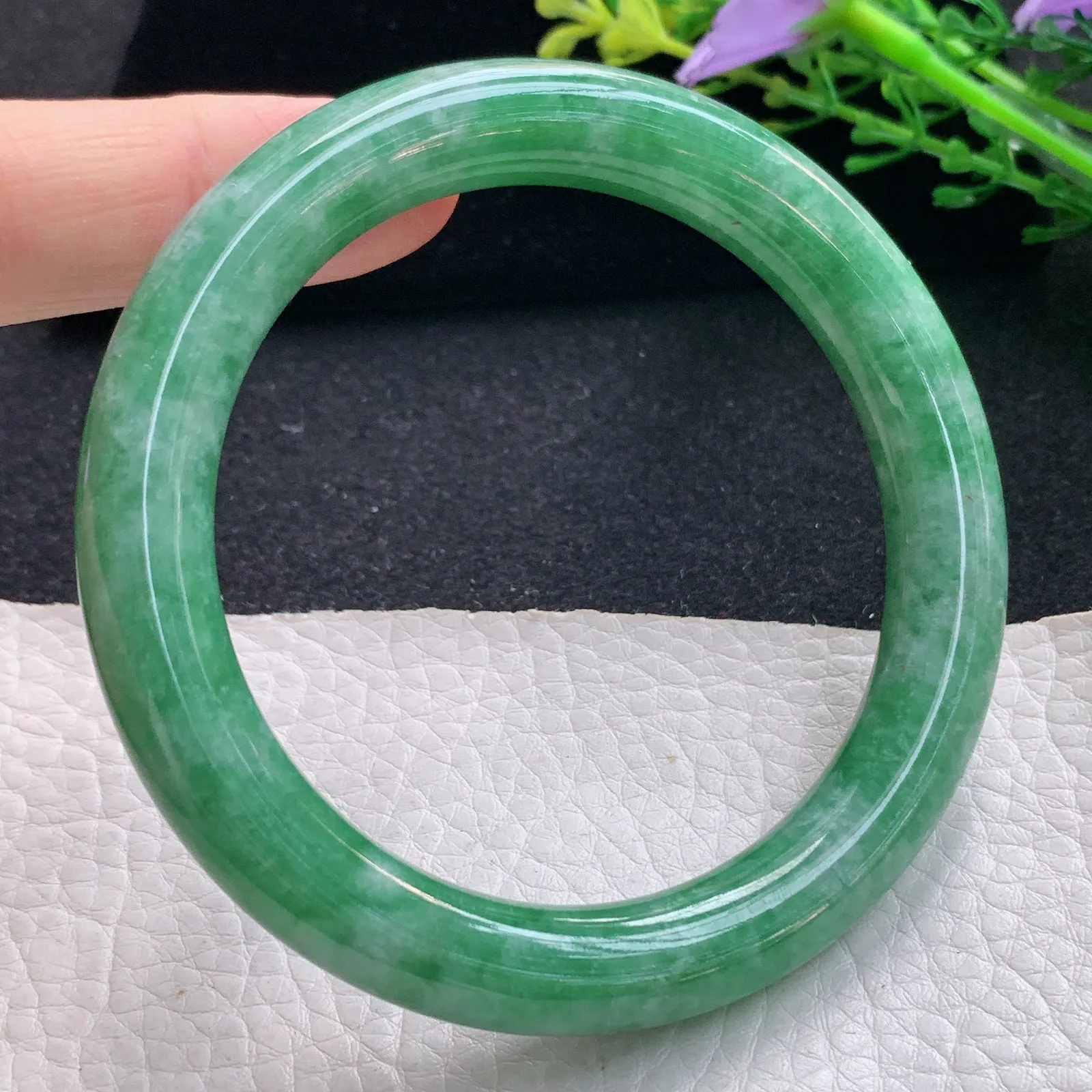 n自然光59*10.3*10美人镯 翡翠a货玉手镯满绿圆条珠宝玉手环