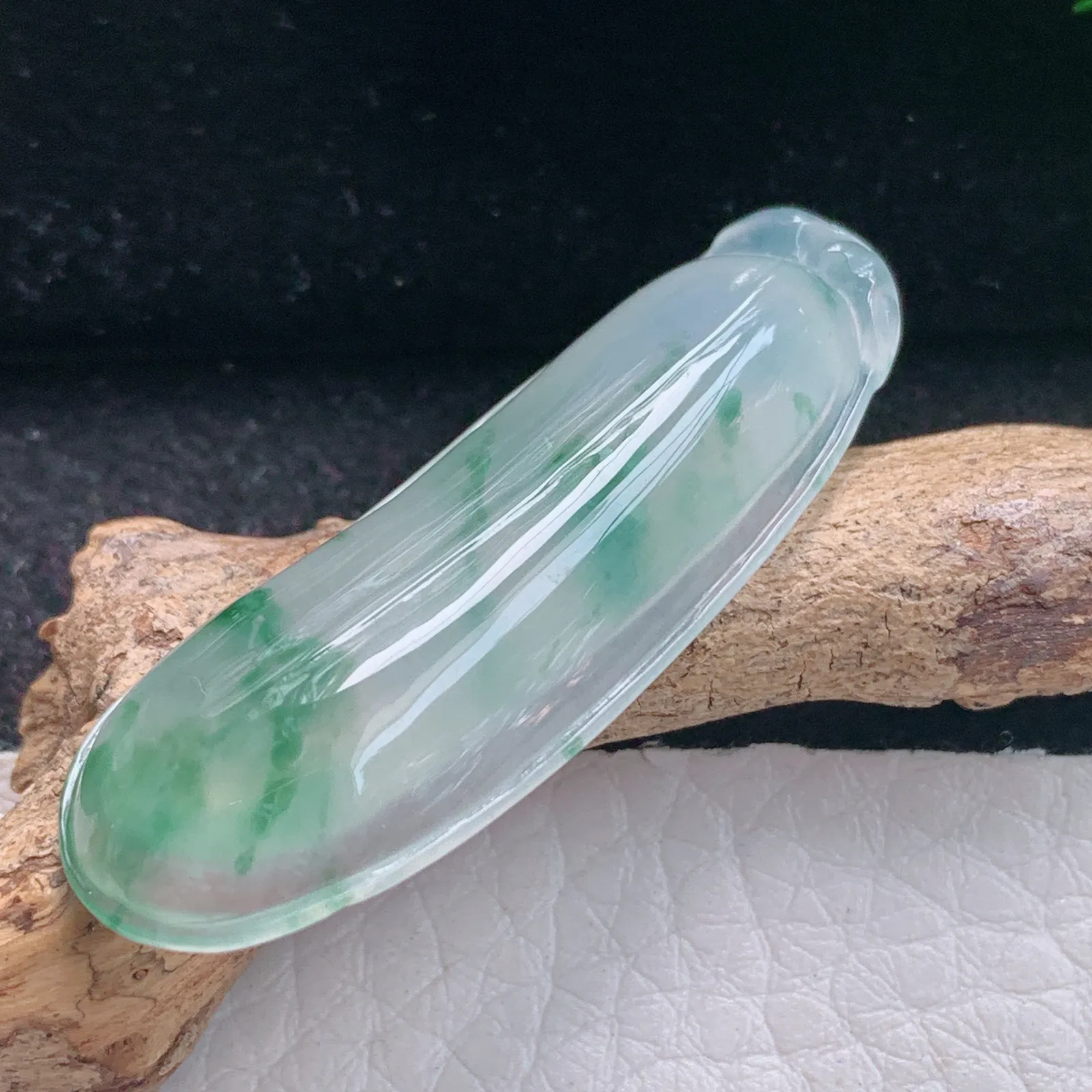 gp实拍34.2*14.8*6缅甸翡翠a货精雕冰飘花福瓜玉吊坠 玉挂件