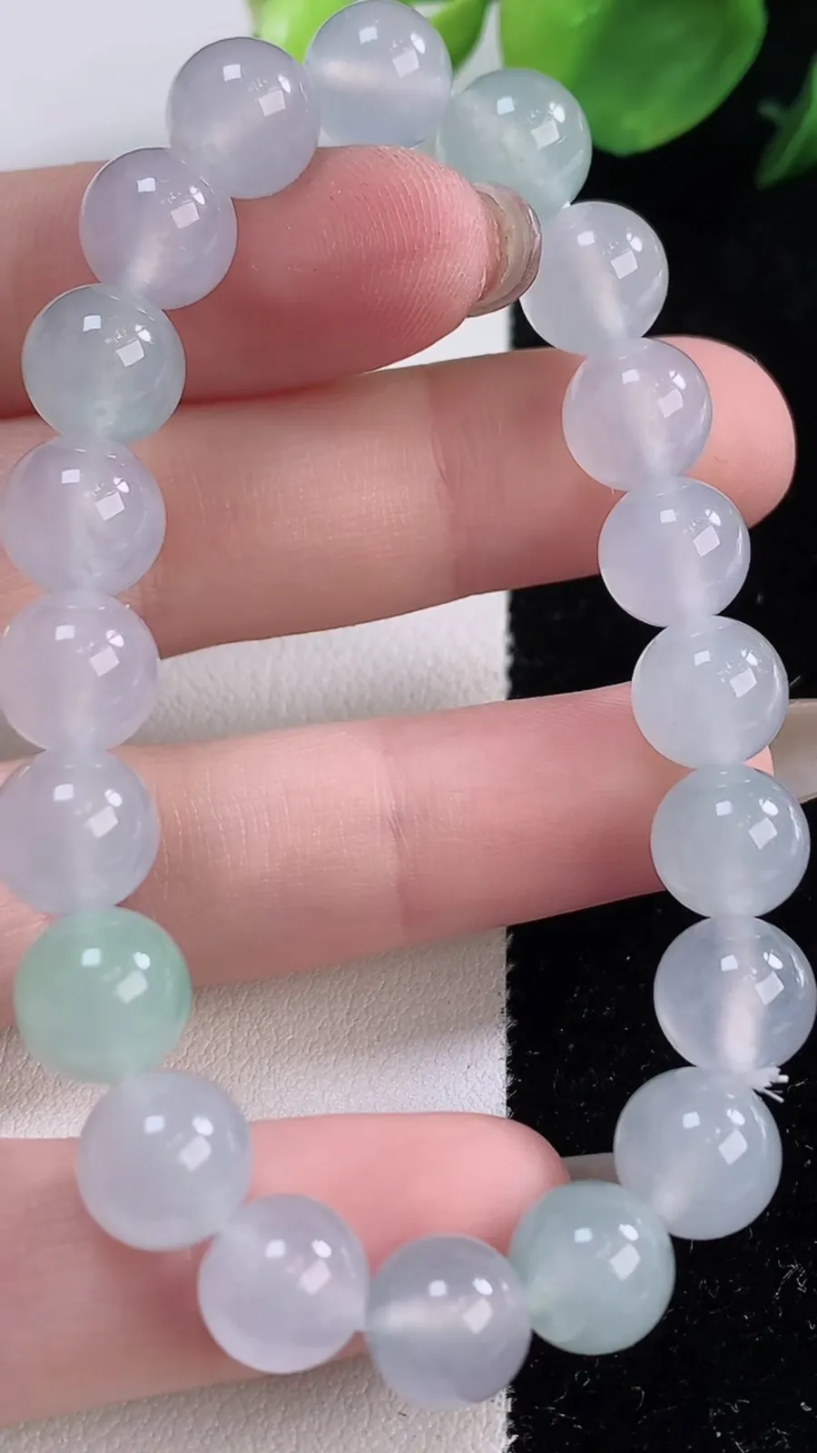 翡翠a货冰种满绿圆珠手串，尺寸8.9-20颗，重量:26.98g