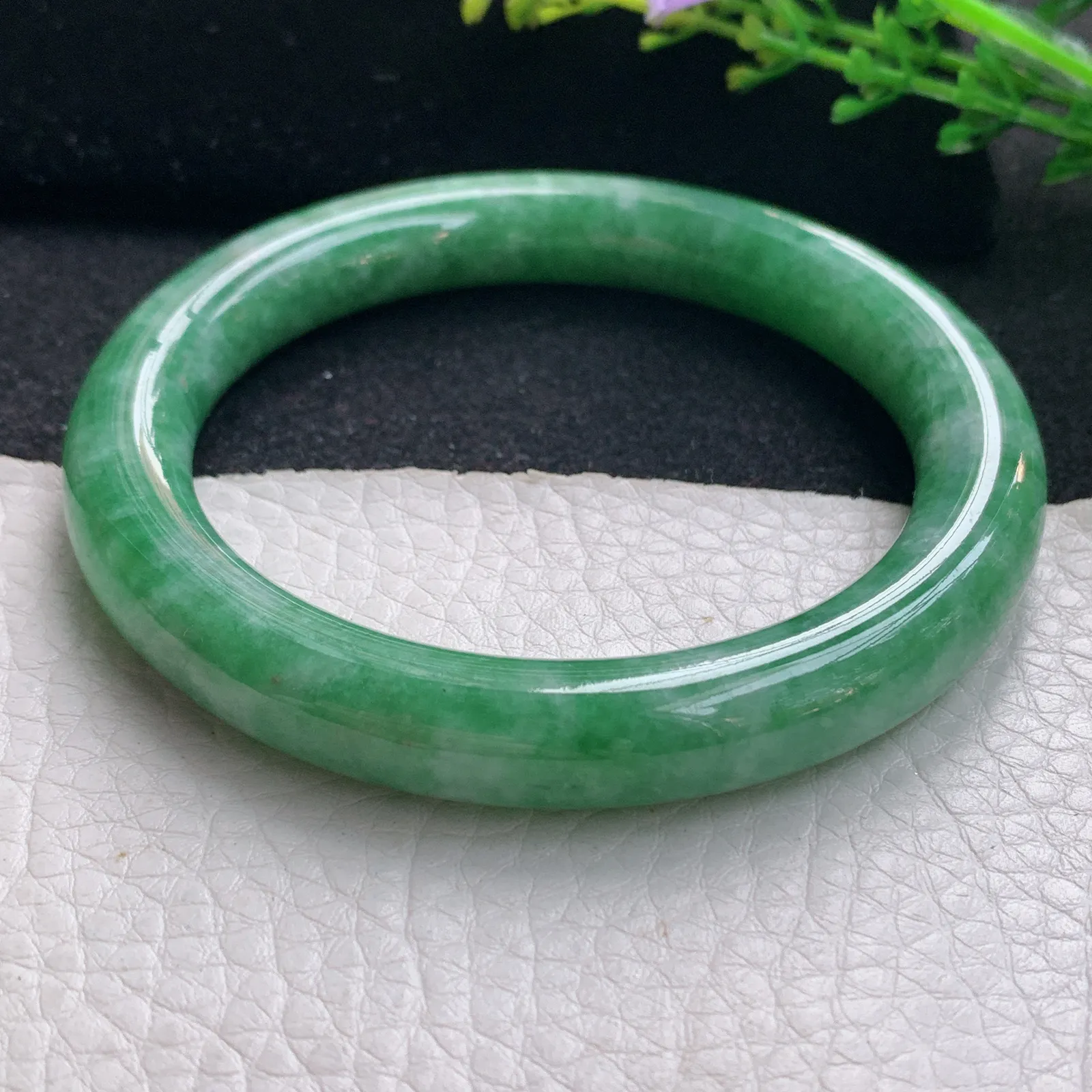 n自然光59*10.3*10美人镯 翡翠a货玉手镯满绿圆条珠宝玉手环