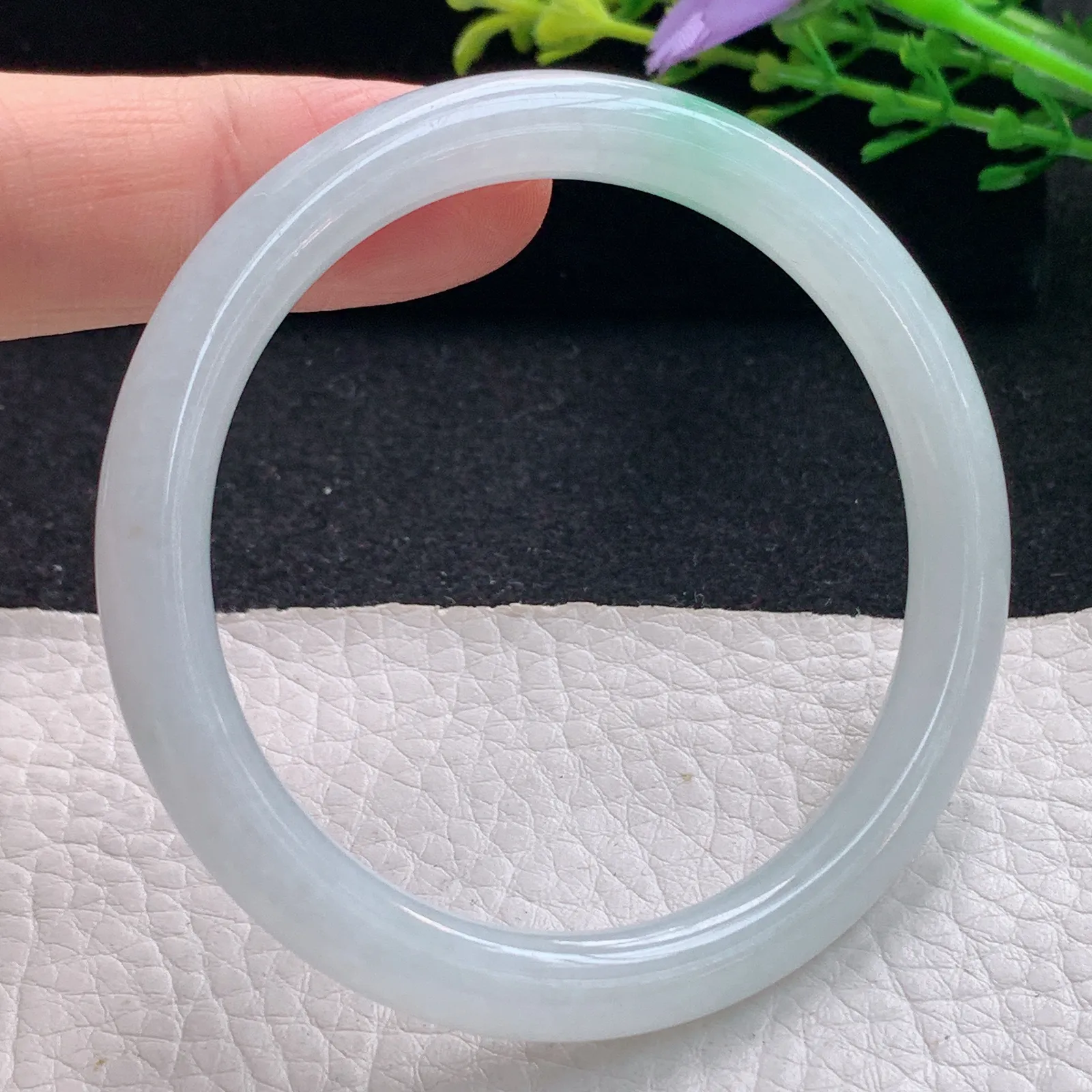 n小圈口51.5*6.8*7.2美人镯 翡翠a货玉手镯飘绿圆条珠宝玉手环