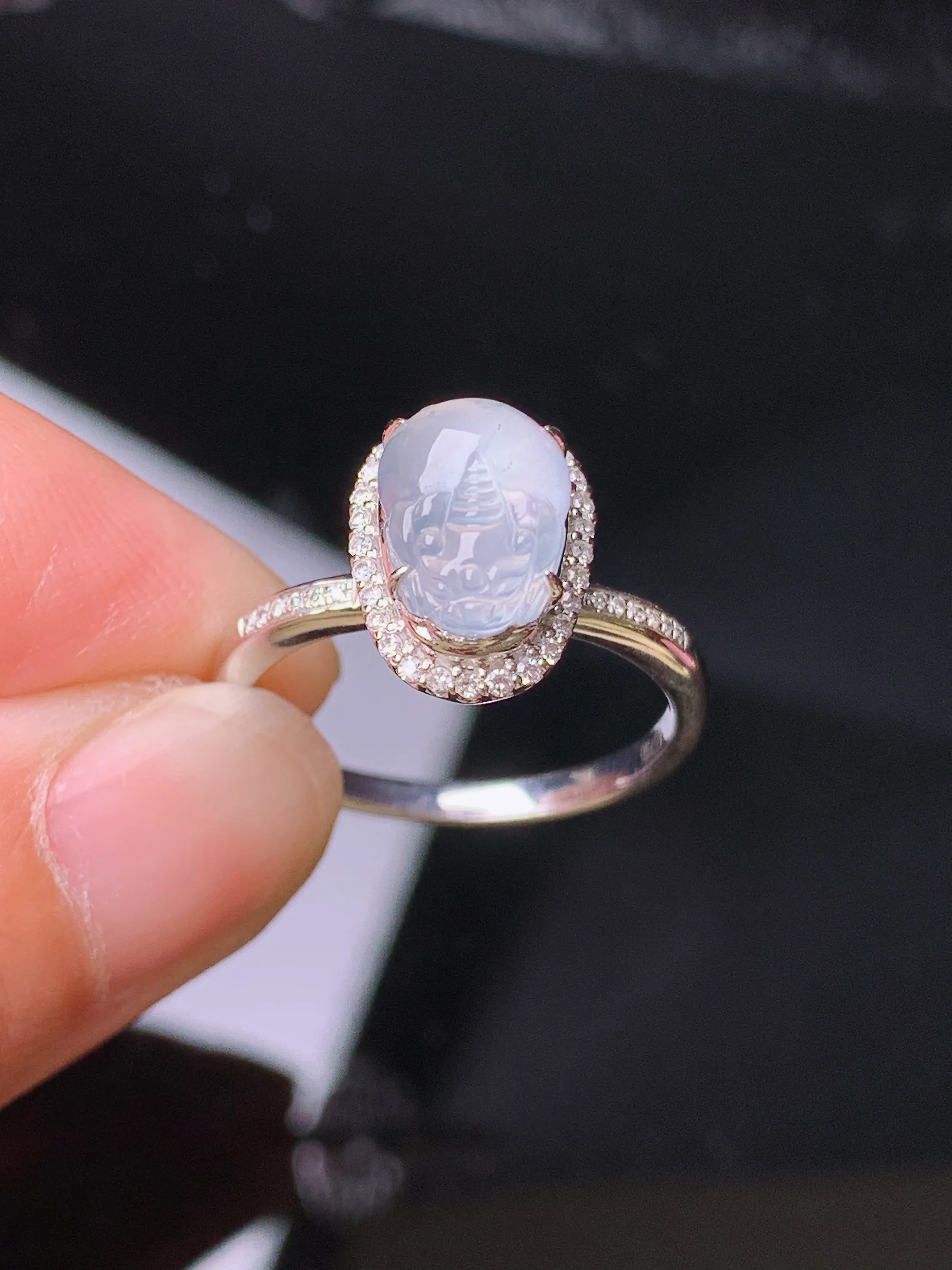 18k金钻镶嵌冰种貔貅戒指 玉质细腻 色泽清新艳丽 圈口14 整体尺寸12*9*9.2