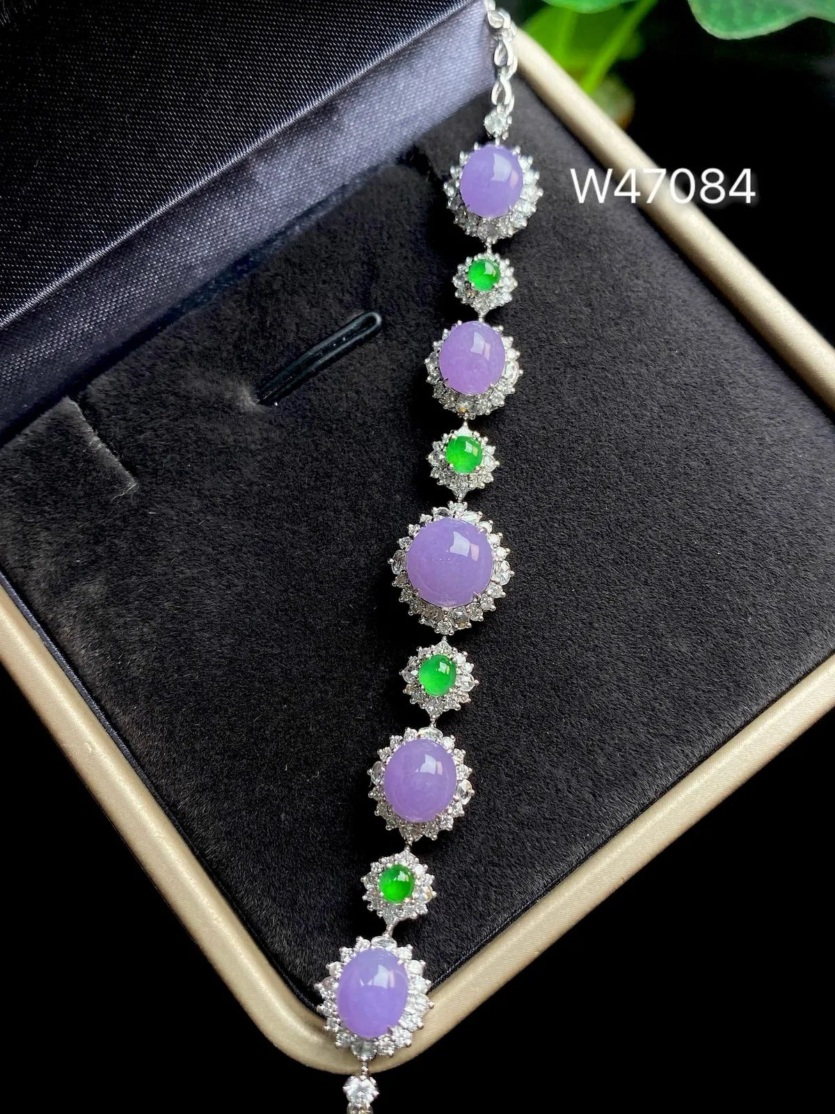 【冰种紫罗兰蛋面镶嵌手链】颗颗冰透，饱满圆润，光泽闪耀，流行款，18K金搭配，裸石尺寸7.7*7.5