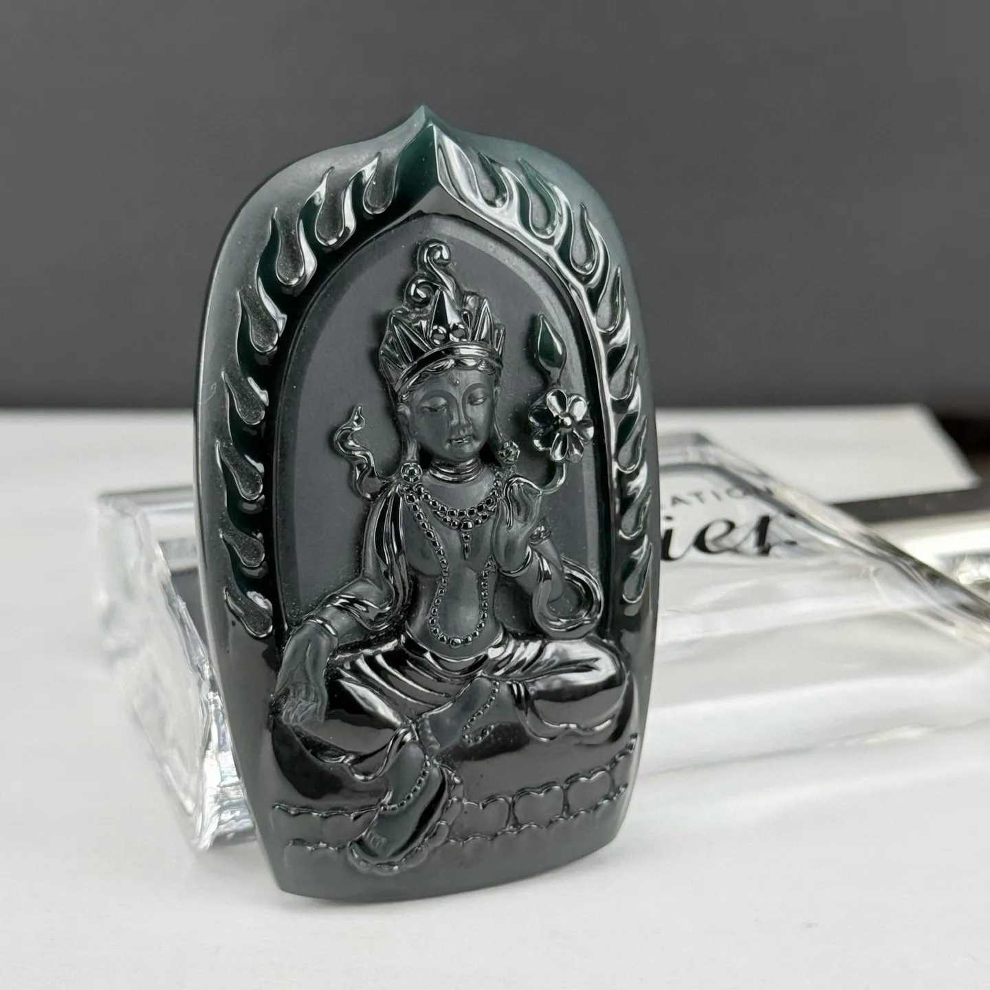 精品墨翠大势至菩萨 打灯通透 油性十足 尺寸69.8