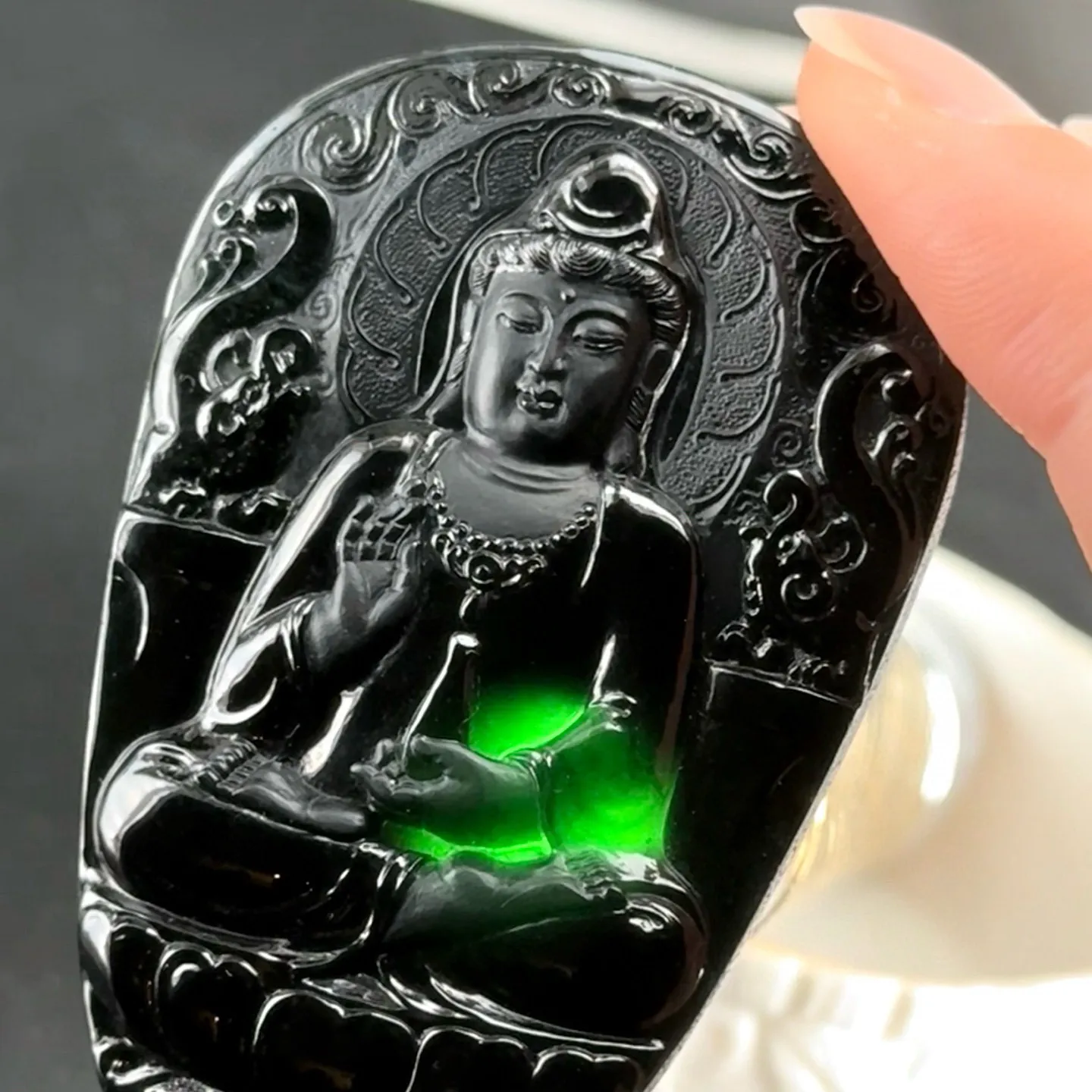 精品墨翠观音 种好色正 黑度极好 打灯通透 油性十足  尺寸61.9