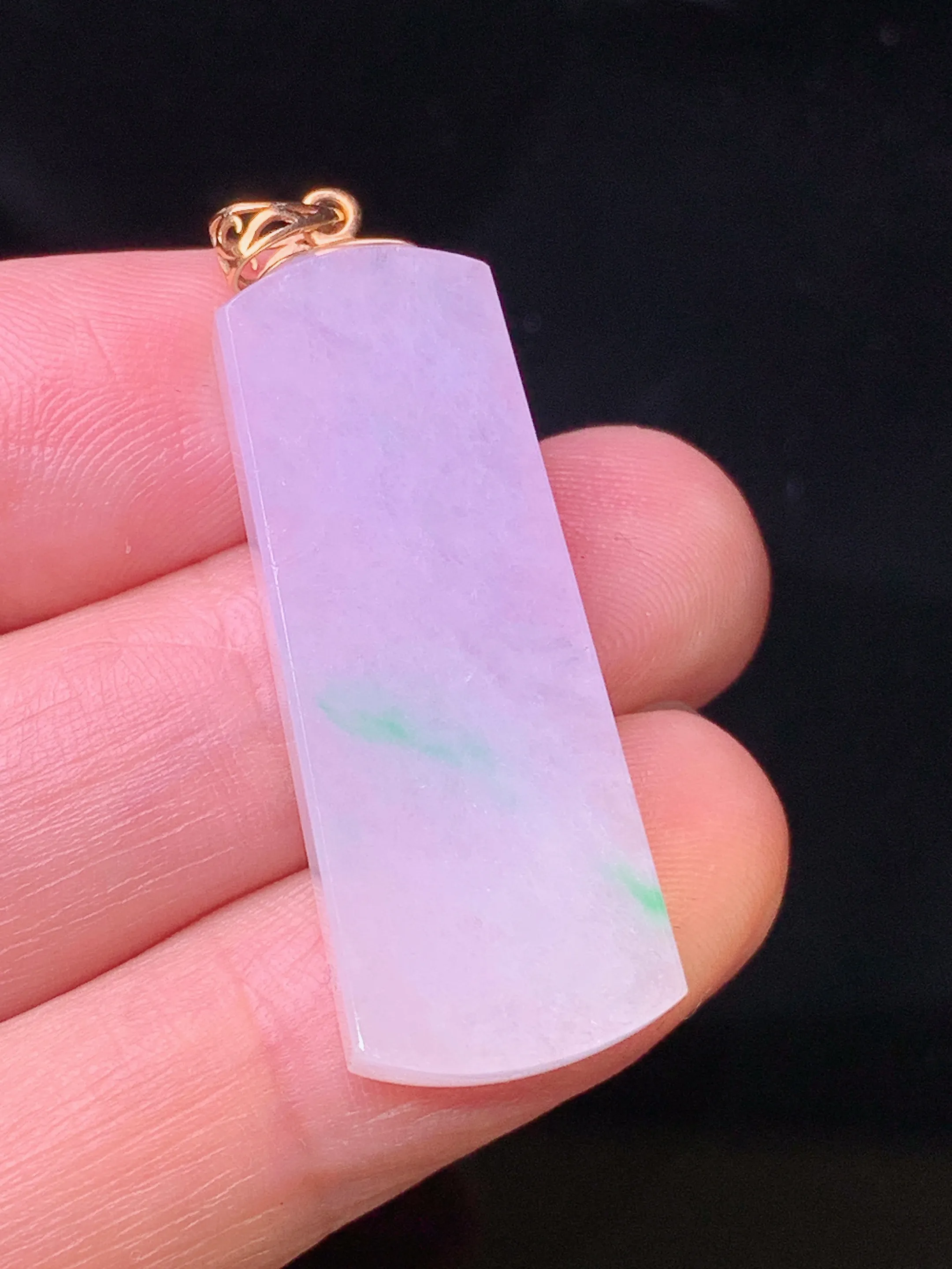 18k金镶嵌紫罗兰无事牌吊坠 玉质细腻 色泽清新艳丽 整体尺寸40*12.7*4.5