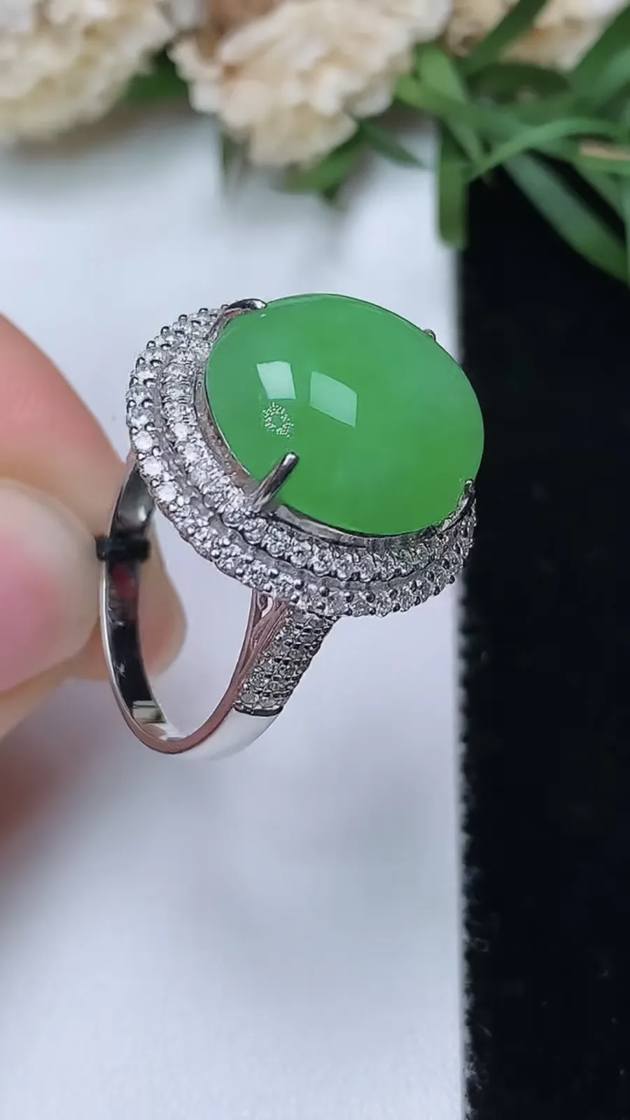 翡翠a货18k金冰种飘阳绿蛋面戒指，尺寸17.8-15-13.2，重量:6.61g