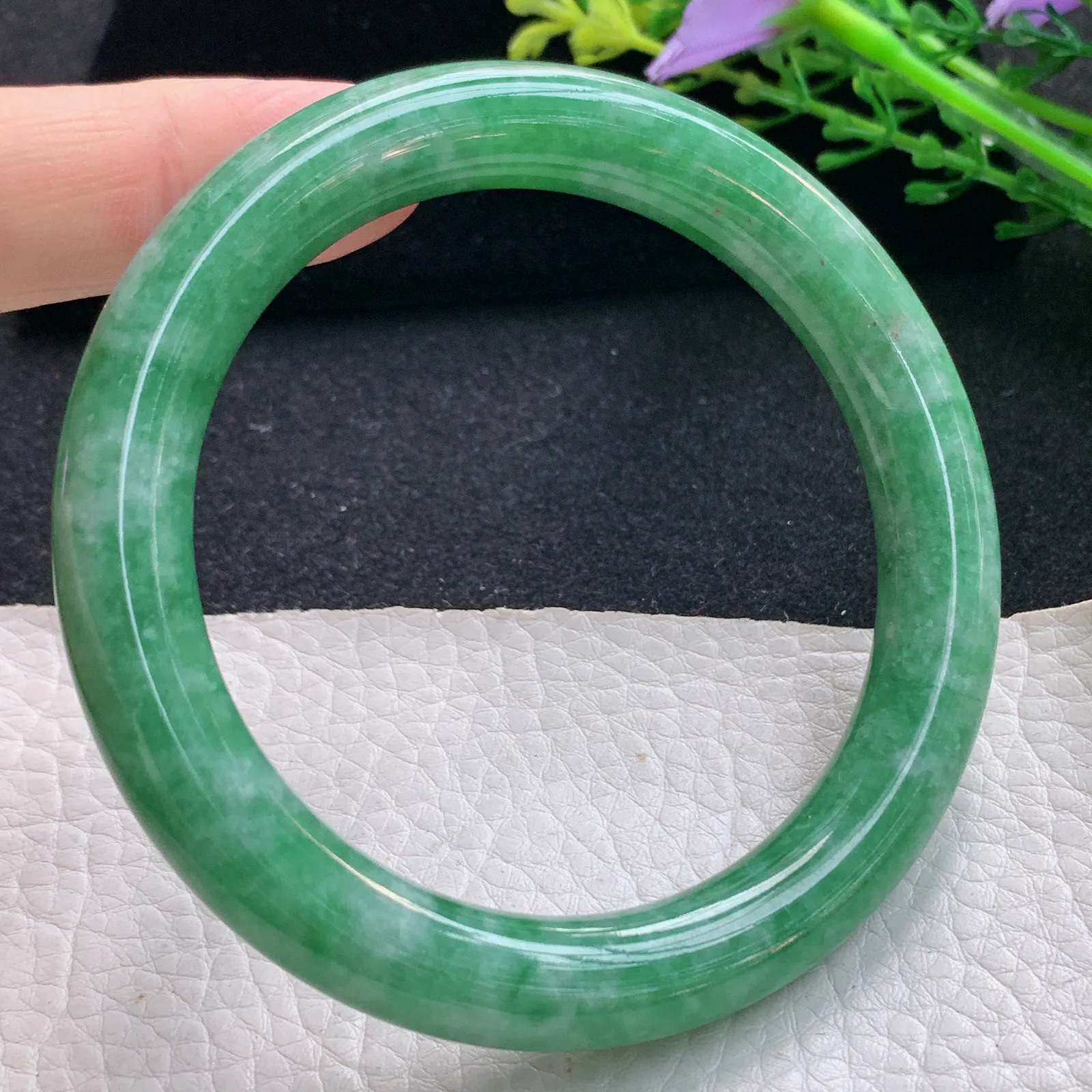 n自然光59*10.3*10美人镯 翡翠a货玉手镯满绿圆条珠宝玉手环