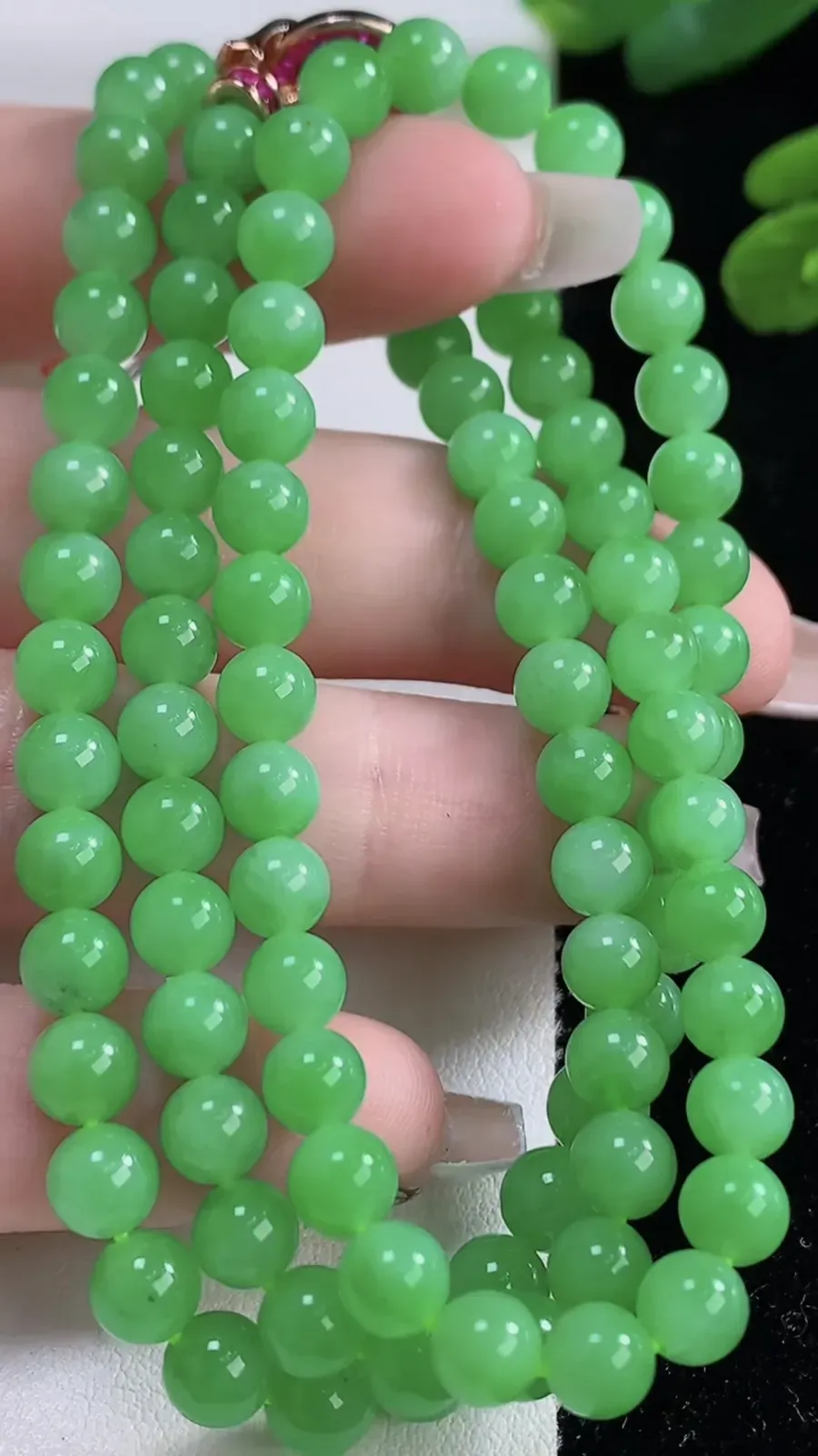 翡翠a货冰种满绿圆珠项链，尺寸6-96颗，重量:36.11g