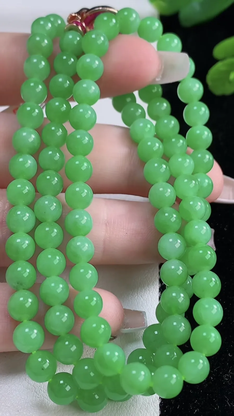 翡翠a货冰种满绿圆珠项链，尺寸6-96颗，重量:36.11g