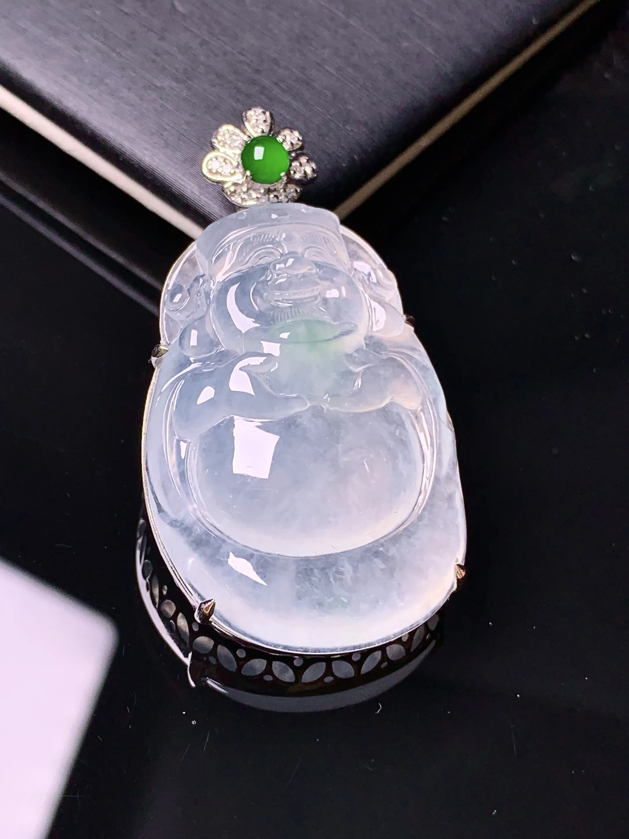 18k金钻镶嵌冰种财神吊坠 玉质细腻 色泽清新艳丽 整体尺寸42.5*23.1*10.6