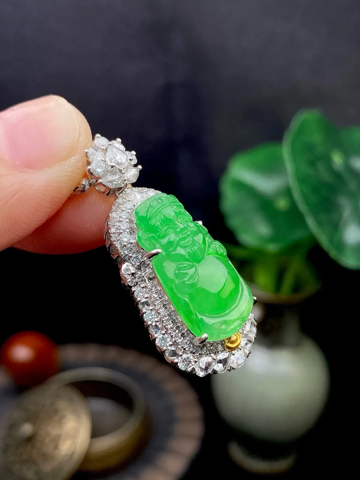 【冰种满绿财神】质地细腻，饱满圆润，笑口常开，18k金钻镶嵌，裸石尺寸18.3*10*3.1毫米