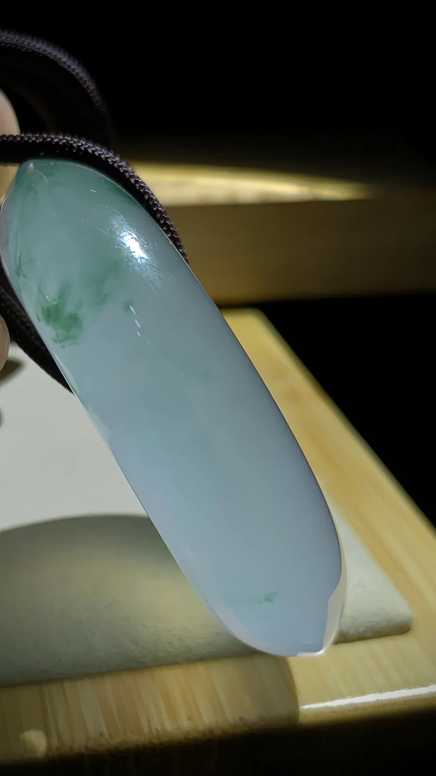 飘花翡翠大平安扣，53.5-13.8mm，
料子水润细腻，