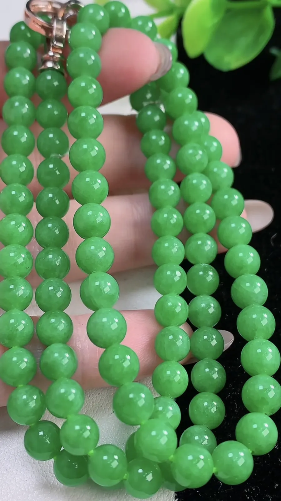 翡翠a货满绿圆珠项链，尺寸6-106颗，重量:43.40g