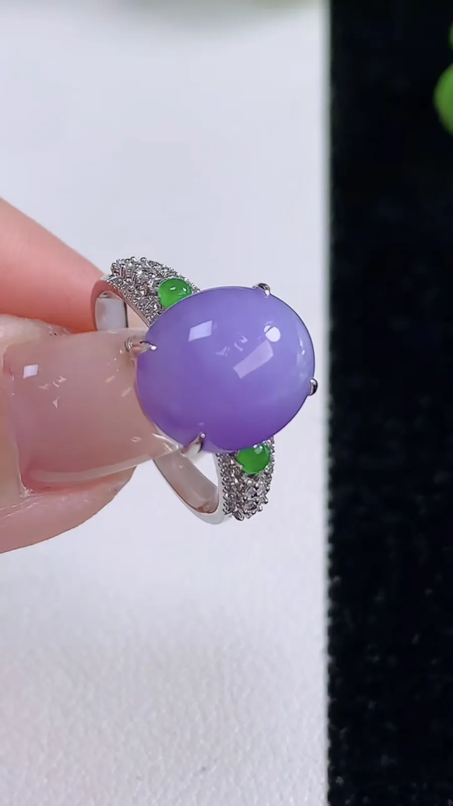 翡翠a货18K金冰种紫罗兰蛋面戒指，尺寸17.6-12.2-10-8，重量:3.70g