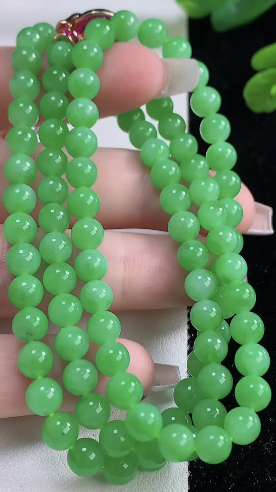 翡翠a货冰种满绿圆珠项链，尺寸6-96颗，重量:36.11g